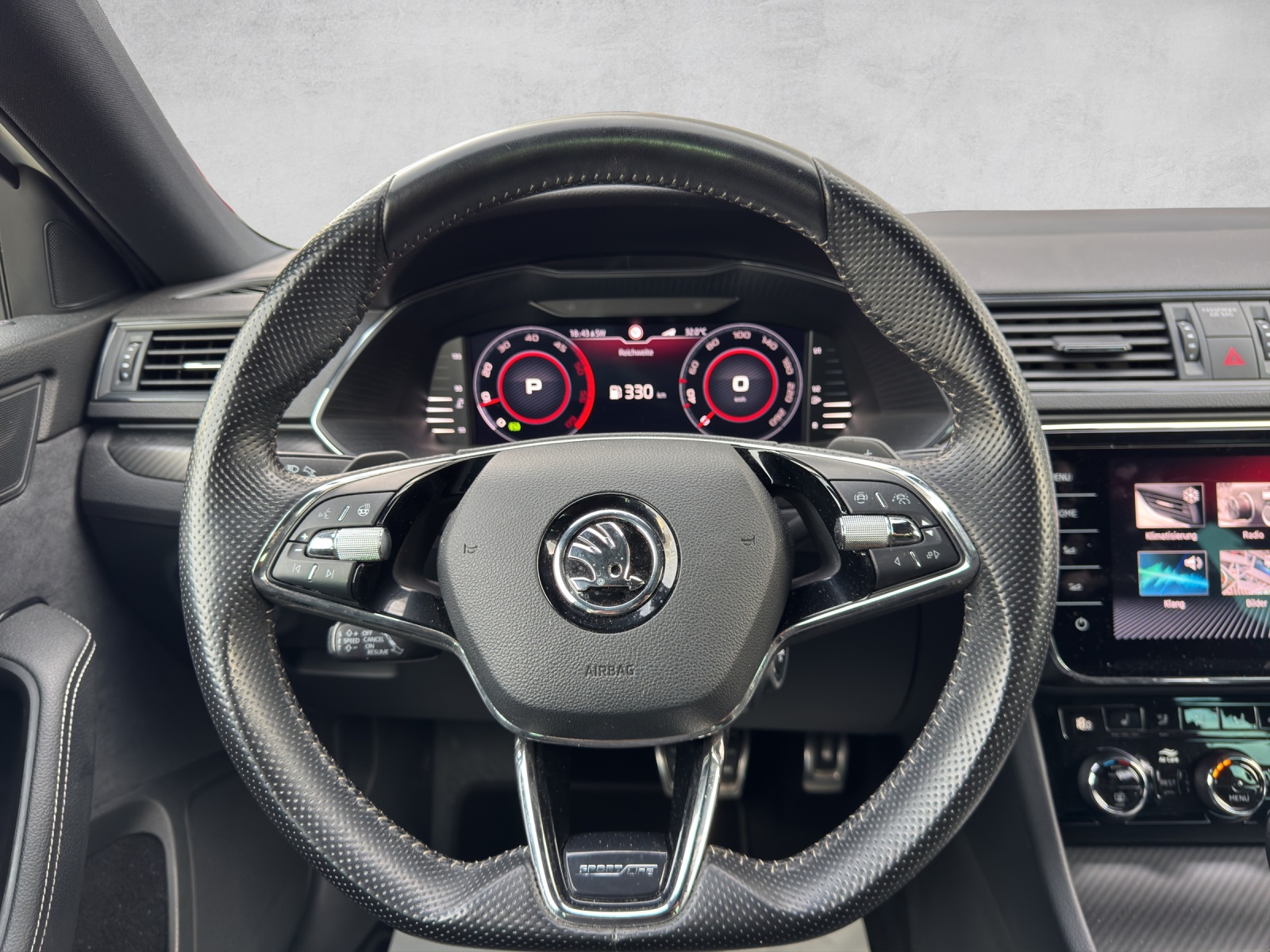 SKODA Superb Combi 2.0 TDi SportLine 4x4 DSG-image-9