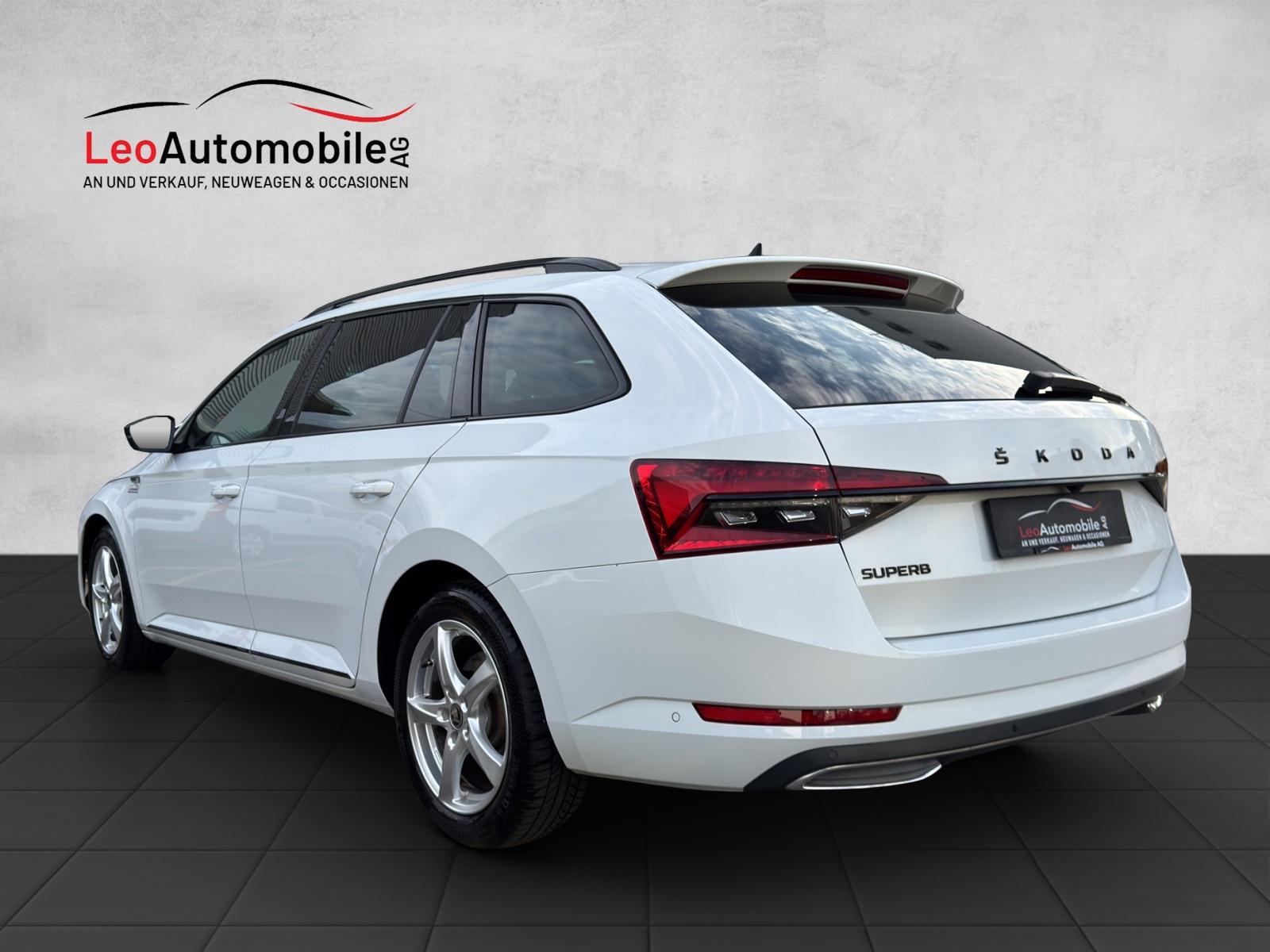 SKODA Superb Combi 2.0 TDi SportLine 4x4 DSG-image-3