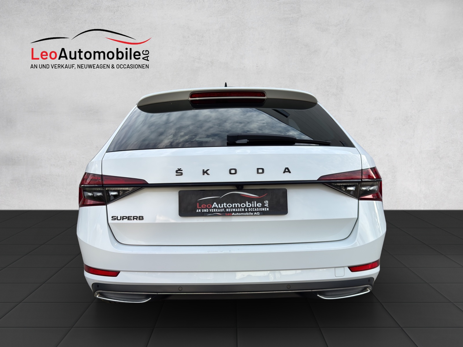 SKODA Superb Combi 2.0 TDi SportLine 4x4 DSG-image-4