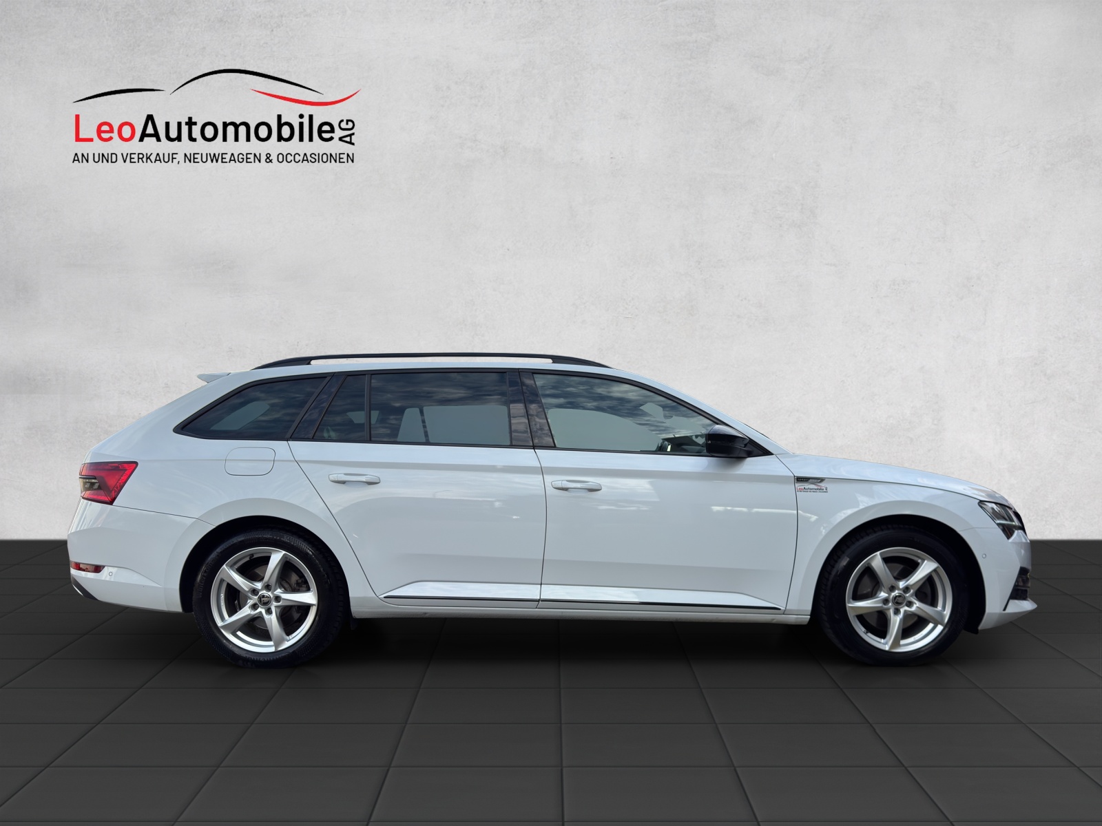 SKODA Superb Combi 2.0 TDi SportLine 4x4 DSG-image-5