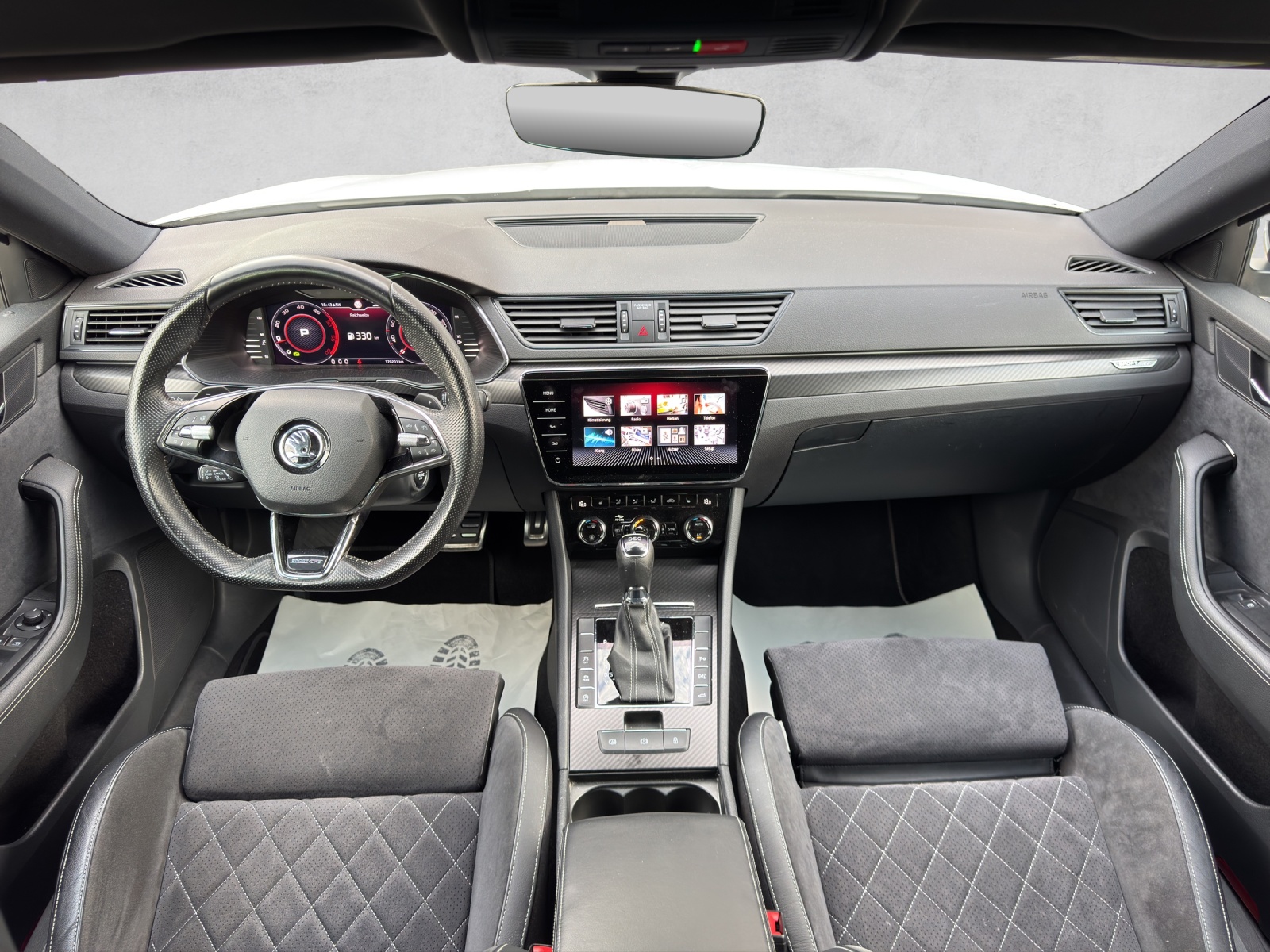 SKODA Superb Combi 2.0 TDi SportLine 4x4 DSG-image-11
