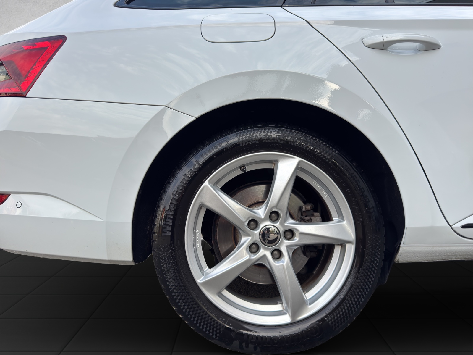 SKODA Superb Combi 2.0 TDi SportLine 4x4 DSG-image-21