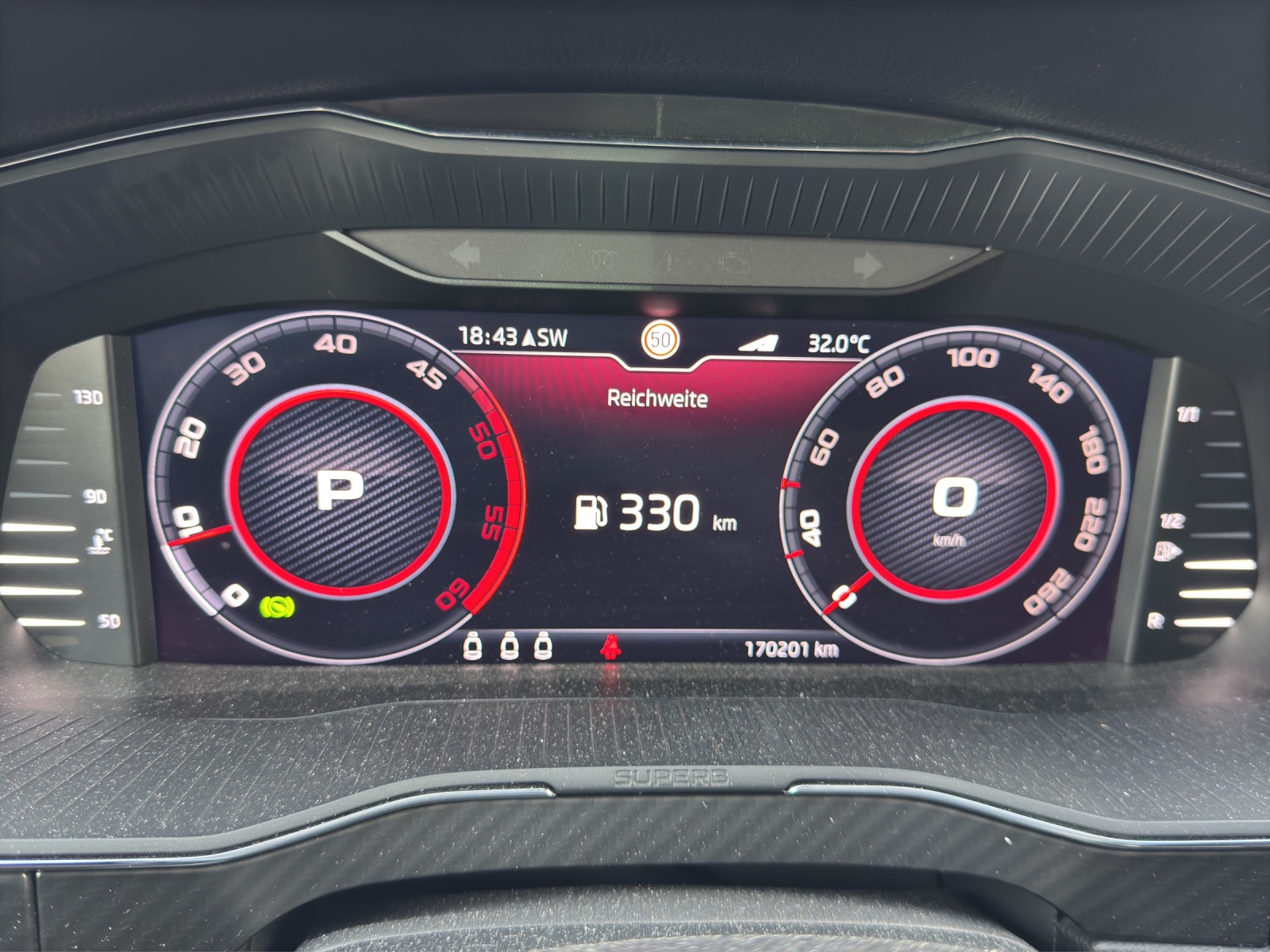 SKODA Superb Combi 2.0 TDi SportLine 4x4 DSG-image-10