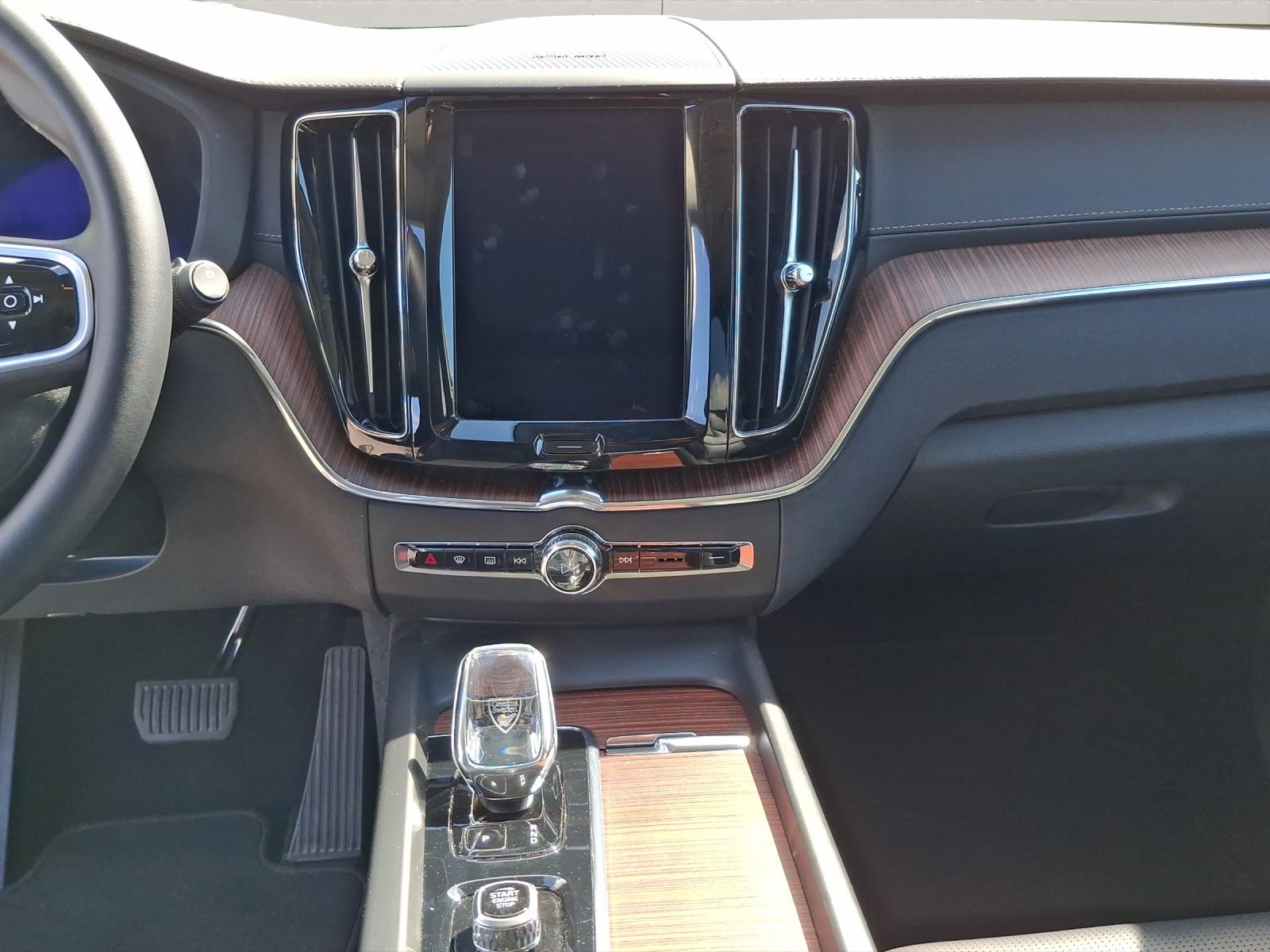 VOLVO XC60 2.0 T8 TE Ultimate Dark eAWD-image-9