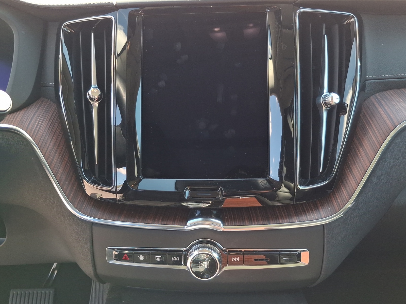 VOLVO XC60 2.0 T8 TE Ultimate Dark eAWD-image-11
