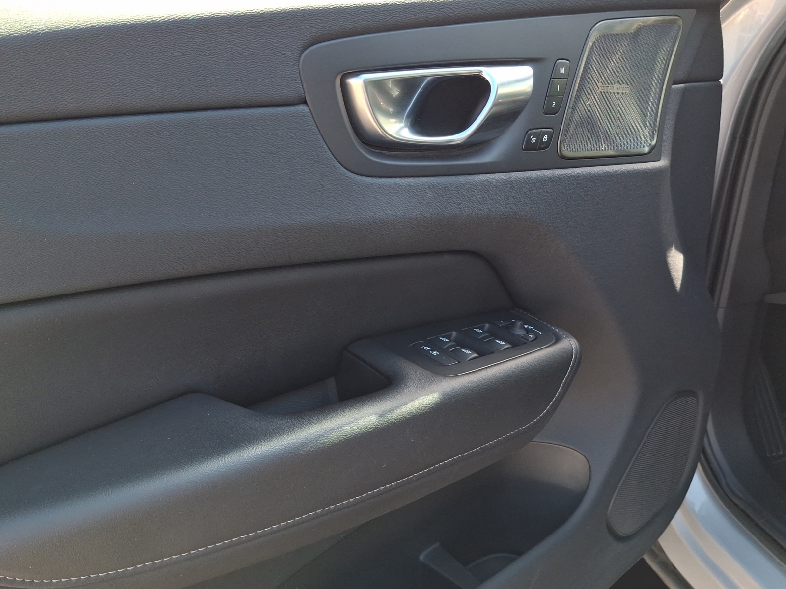 VOLVO XC60 2.0 T8 TE Ultimate Dark eAWD-image-6