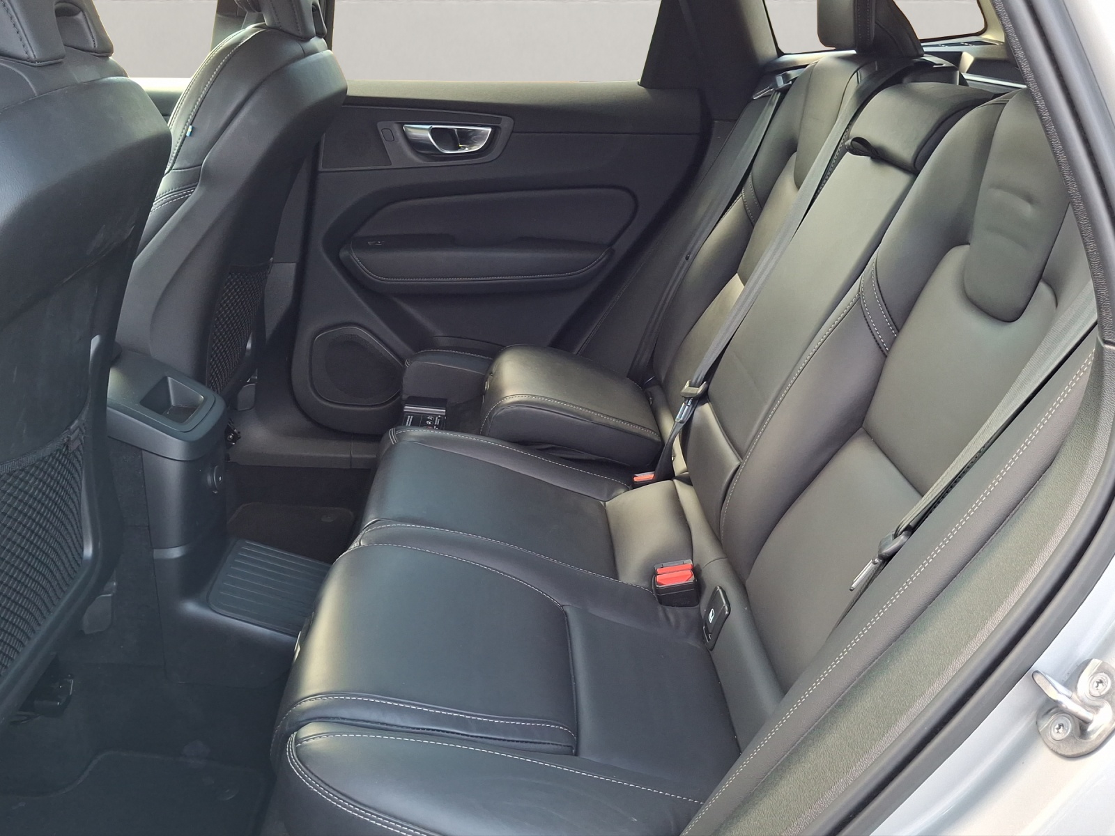 VOLVO XC60 2.0 T8 TE Ultimate Dark eAWD-image-13