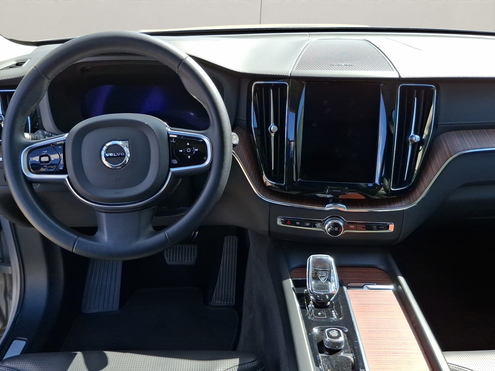 VOLVO XC60 2.0 T8 TE Ultimate Dark eAWD-image-10
