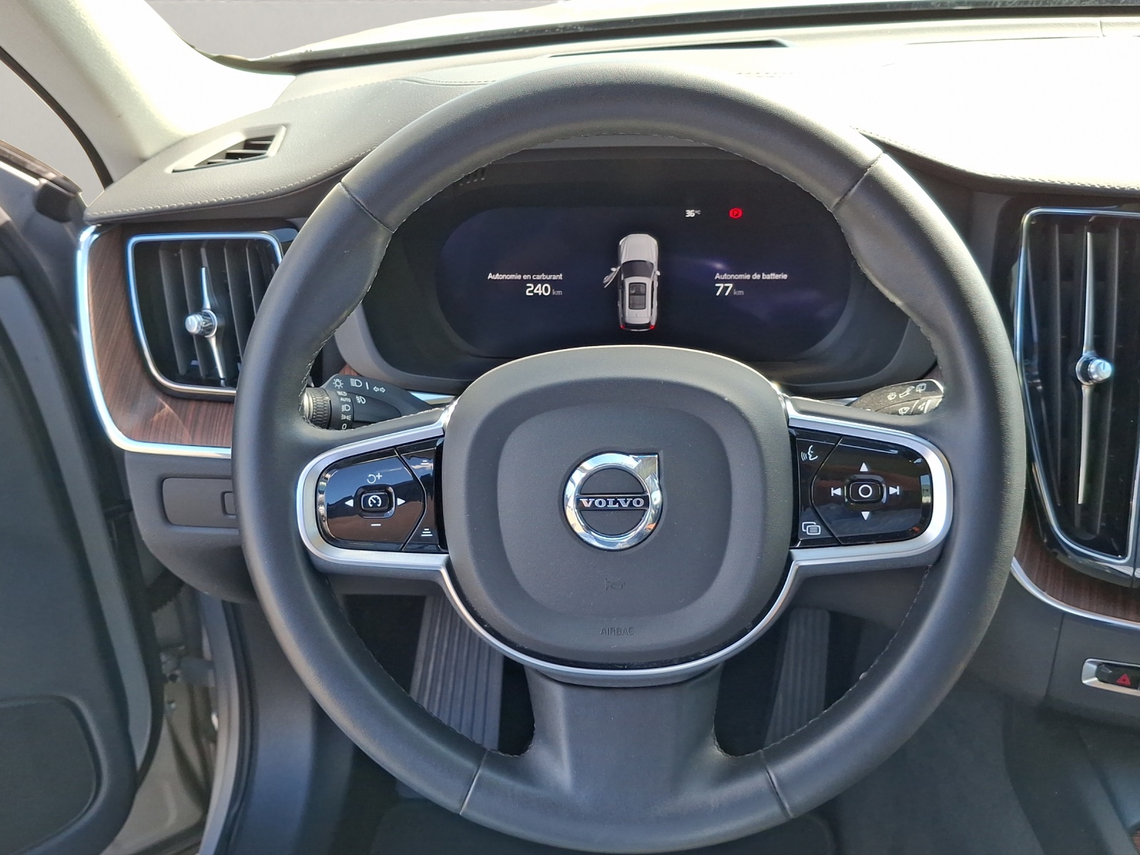 VOLVO XC60 2.0 T8 TE Ultimate Dark eAWD-image-8