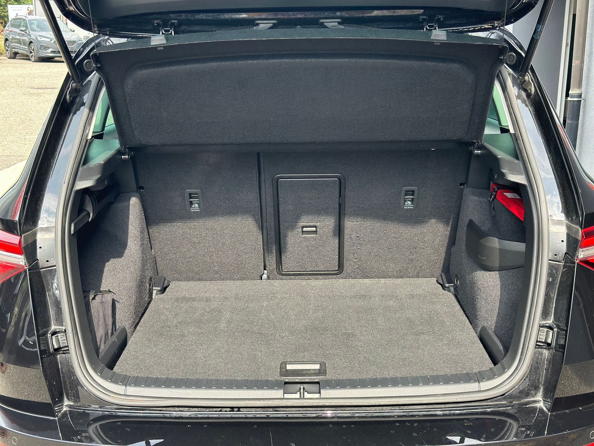 SKODA Karoq 2.0 TDI CR Ambition 4x4 DSG-image-9