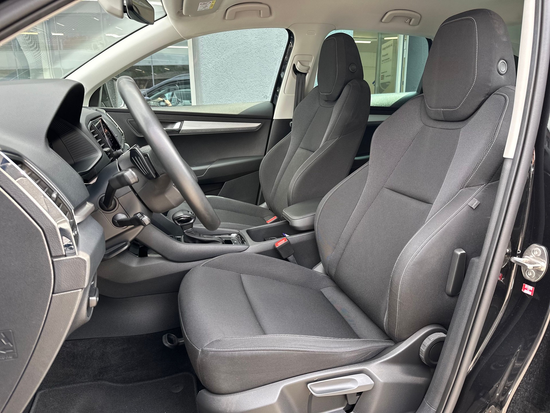 SKODA Karoq 2.0 TDI CR Ambition 4x4 DSG-image-4