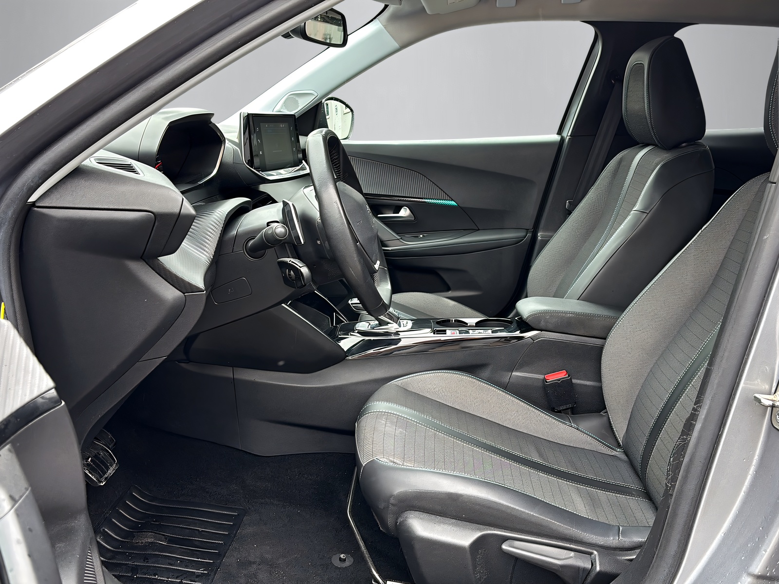 PEUGEOT 2008 1.2 PureTech 130 Allure-image-2