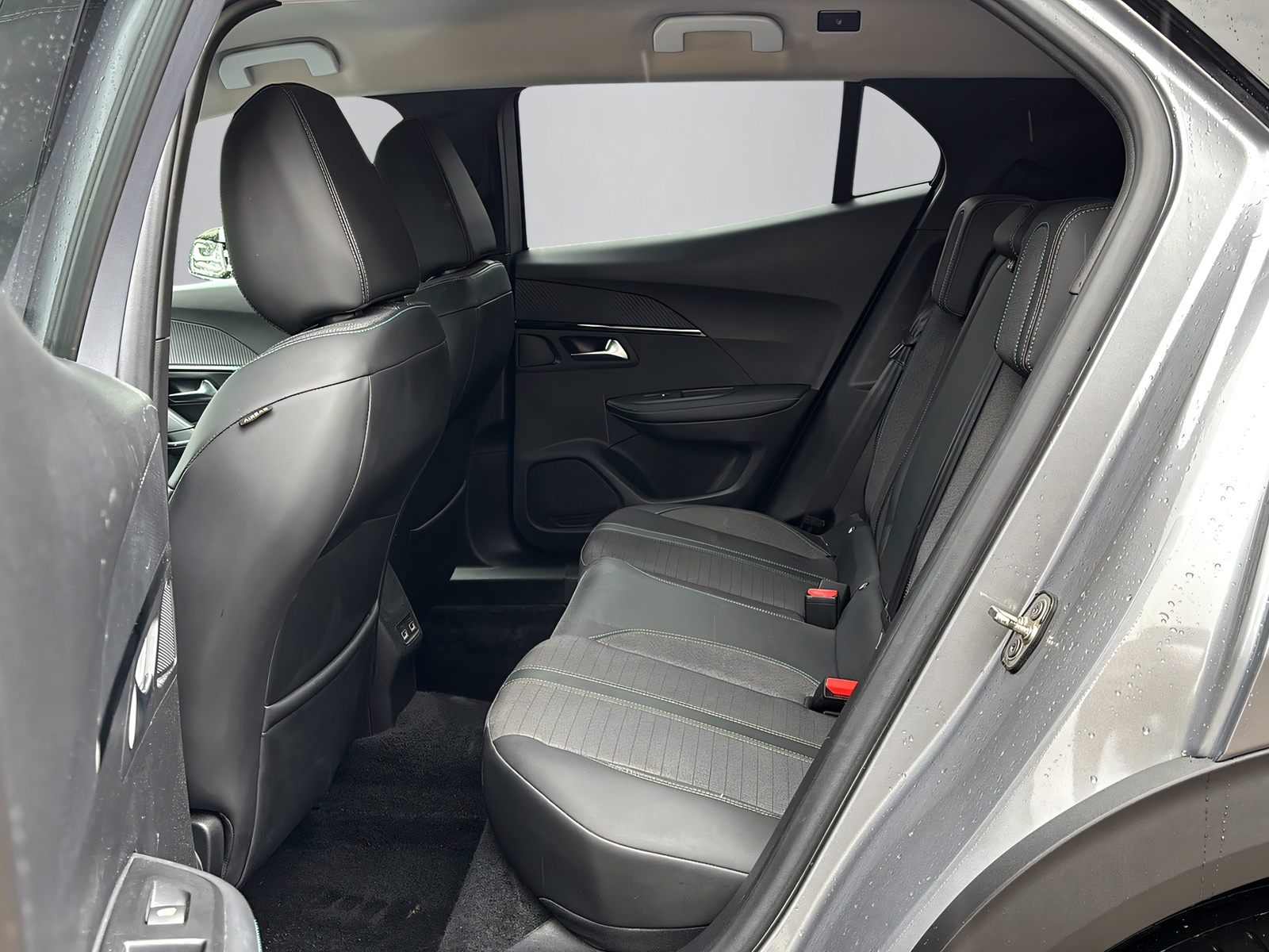 PEUGEOT 2008 1.2 PureTech 130 Allure-image-6