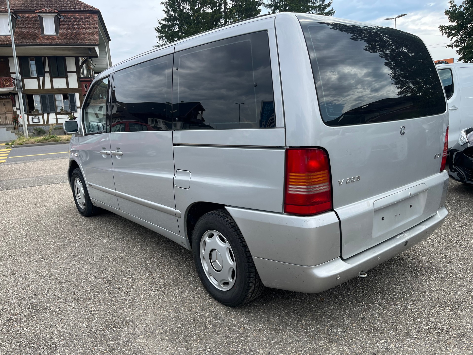 MERCEDES-BENZ V 220 CDI Fashion-image-3