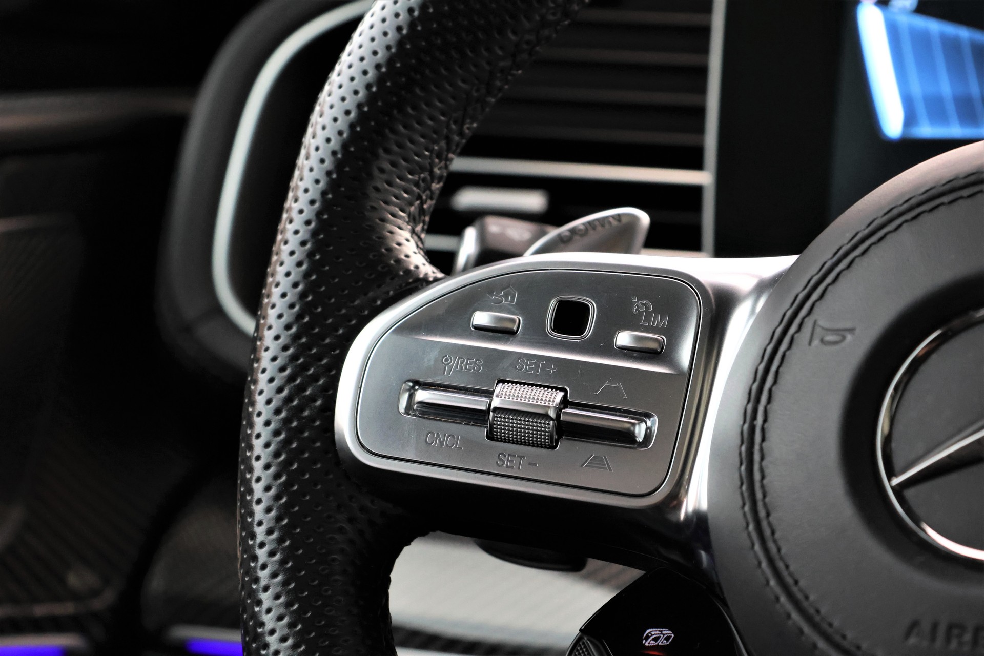MERCEDES-BENZ GLE 63 S AMG 4Matic+ 9G-Speedshift (CH) *Designo* + 3.5T AHK-image-19