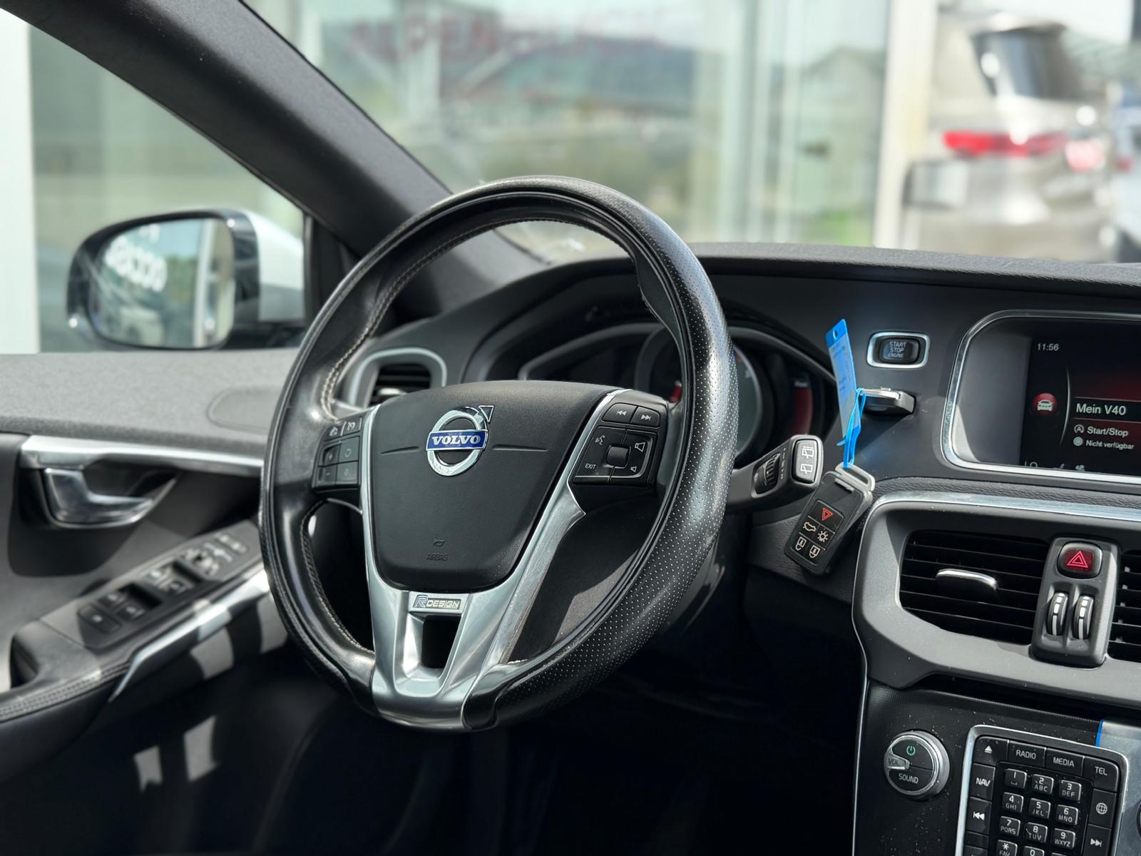 VOLVO V40 T4 Momentum Powershift-image-12