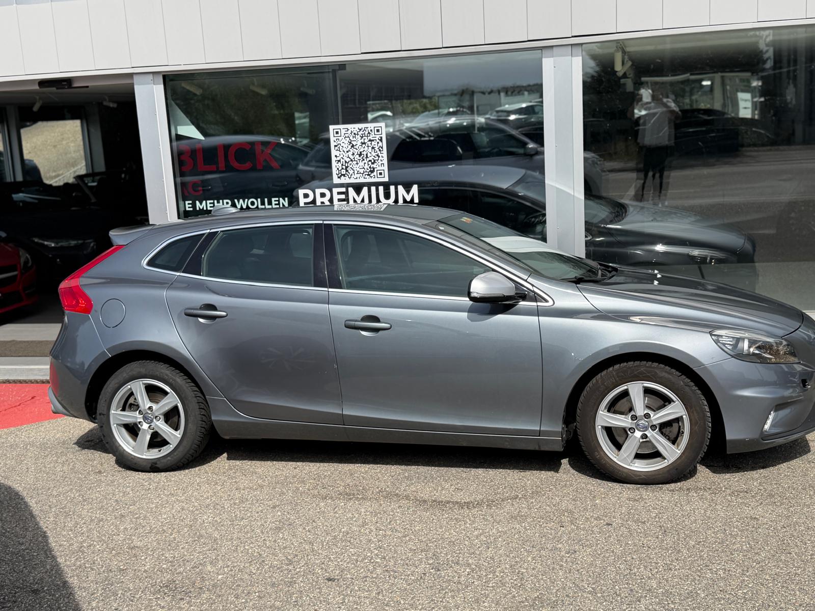 VOLVO V40 T4 Momentum Powershift-image-4