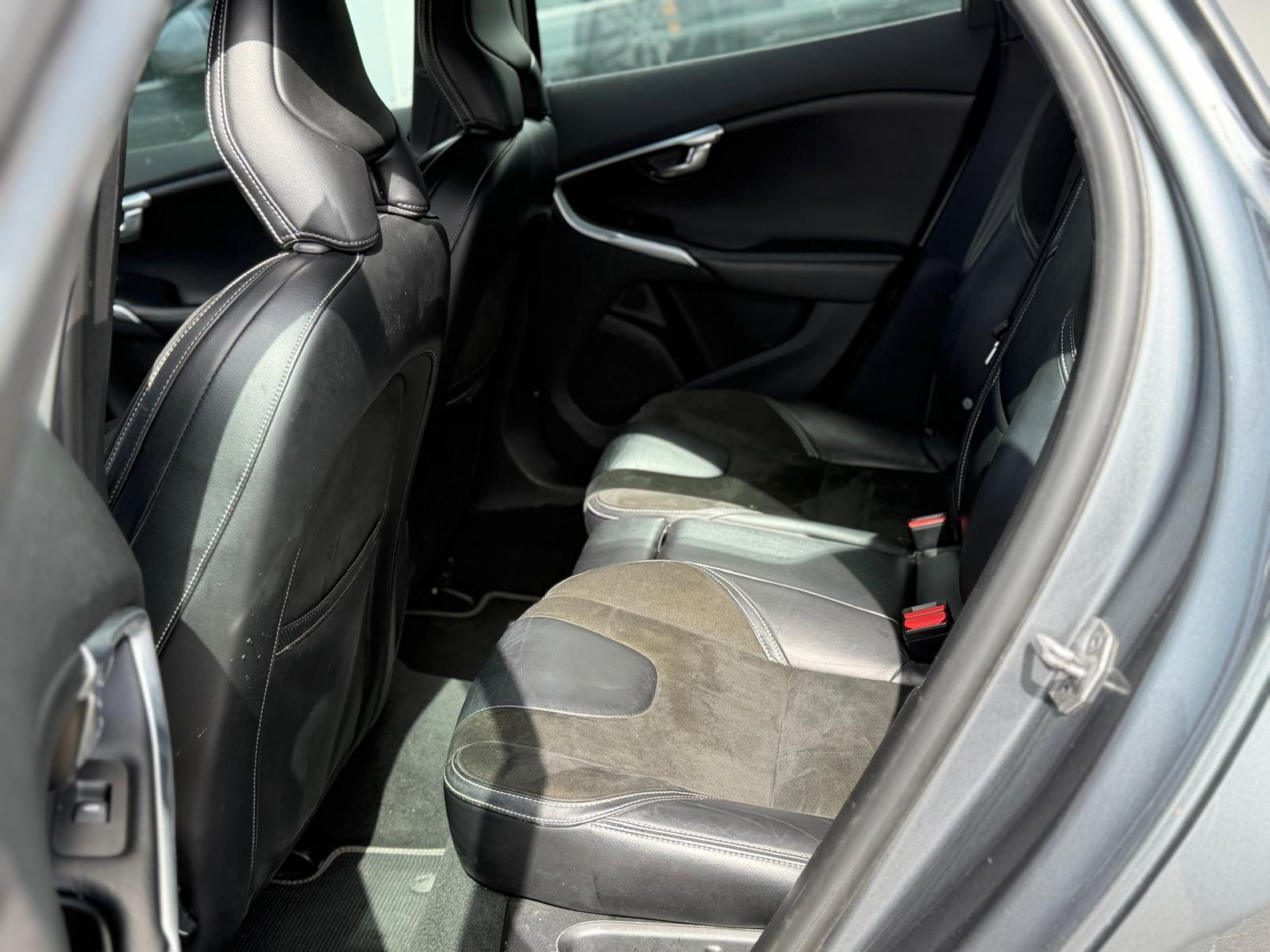 VOLVO V40 T4 Momentum Powershift-image-7