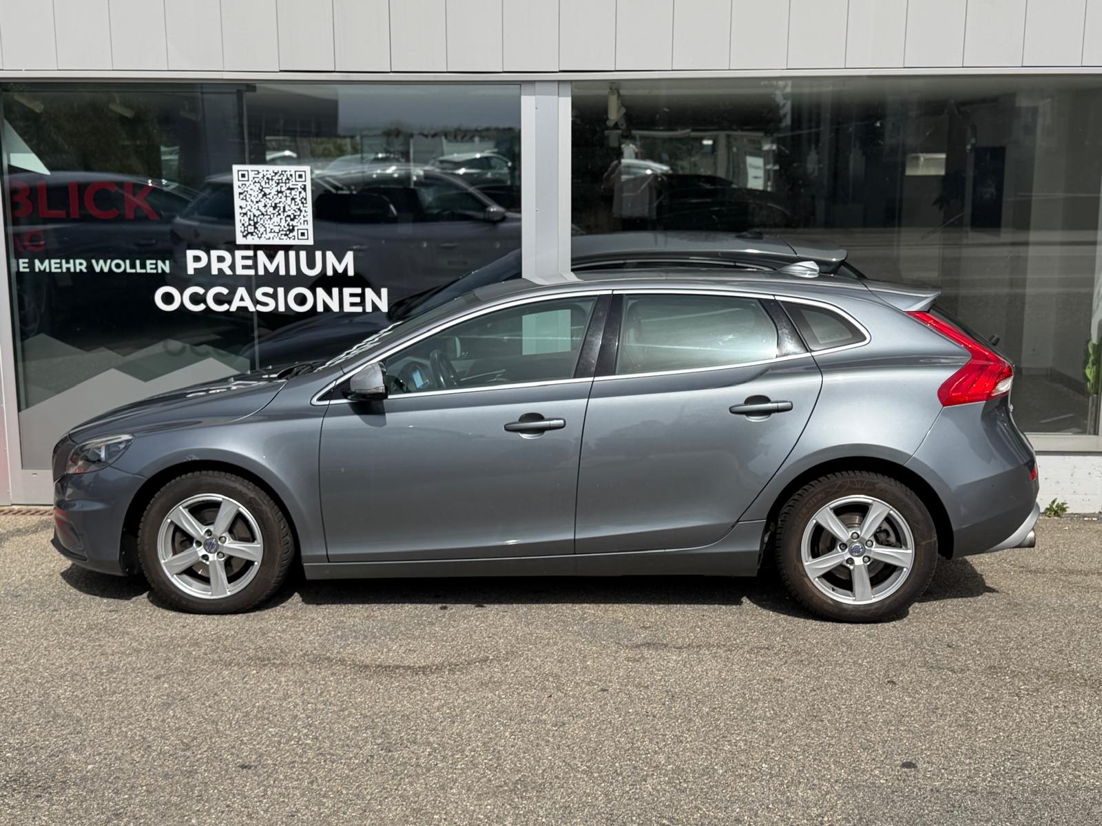 VOLVO V40 T4 Momentum Powershift-image-2