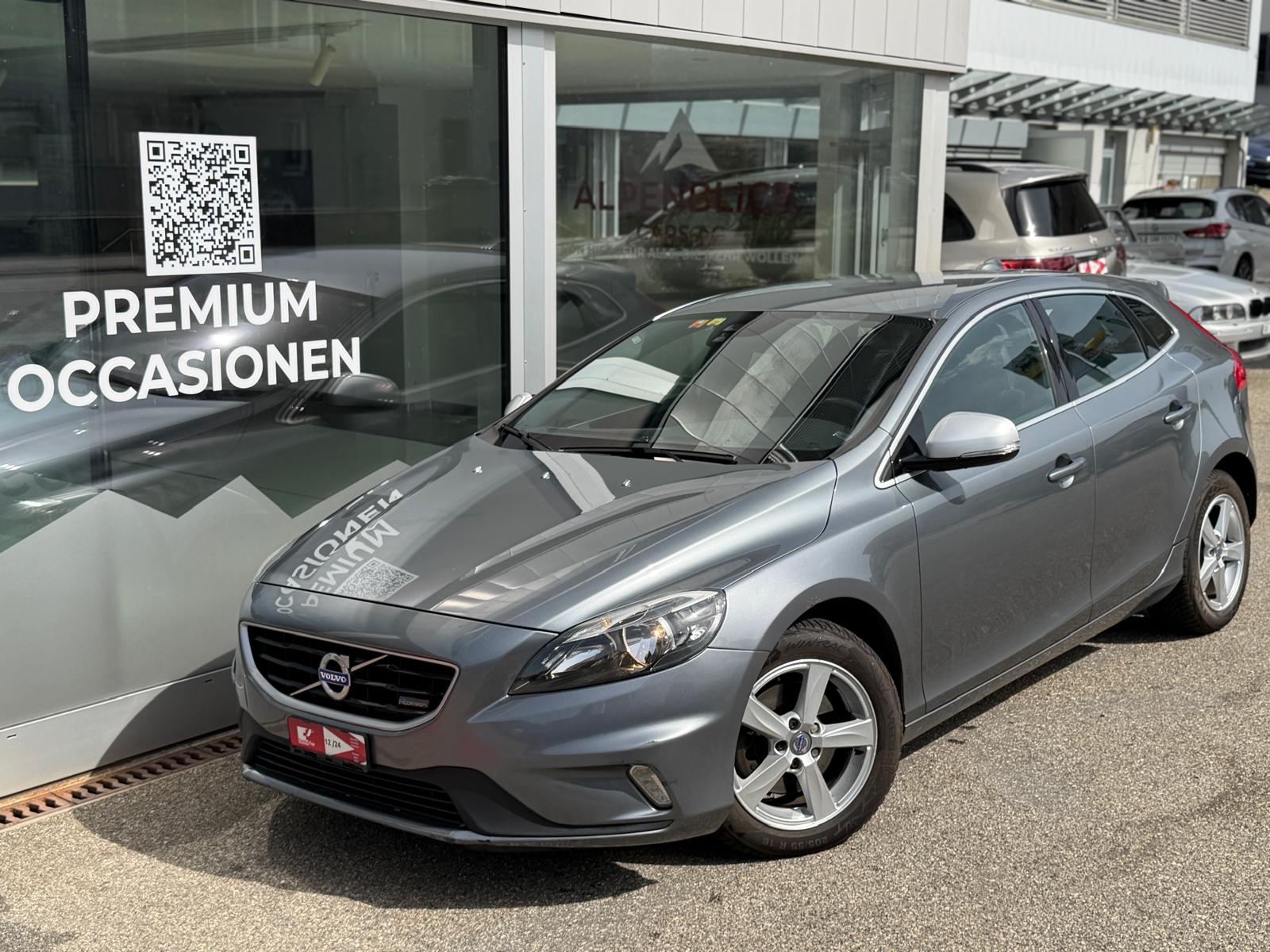 VOLVO V40 T4 Momentum Powershift-image-0