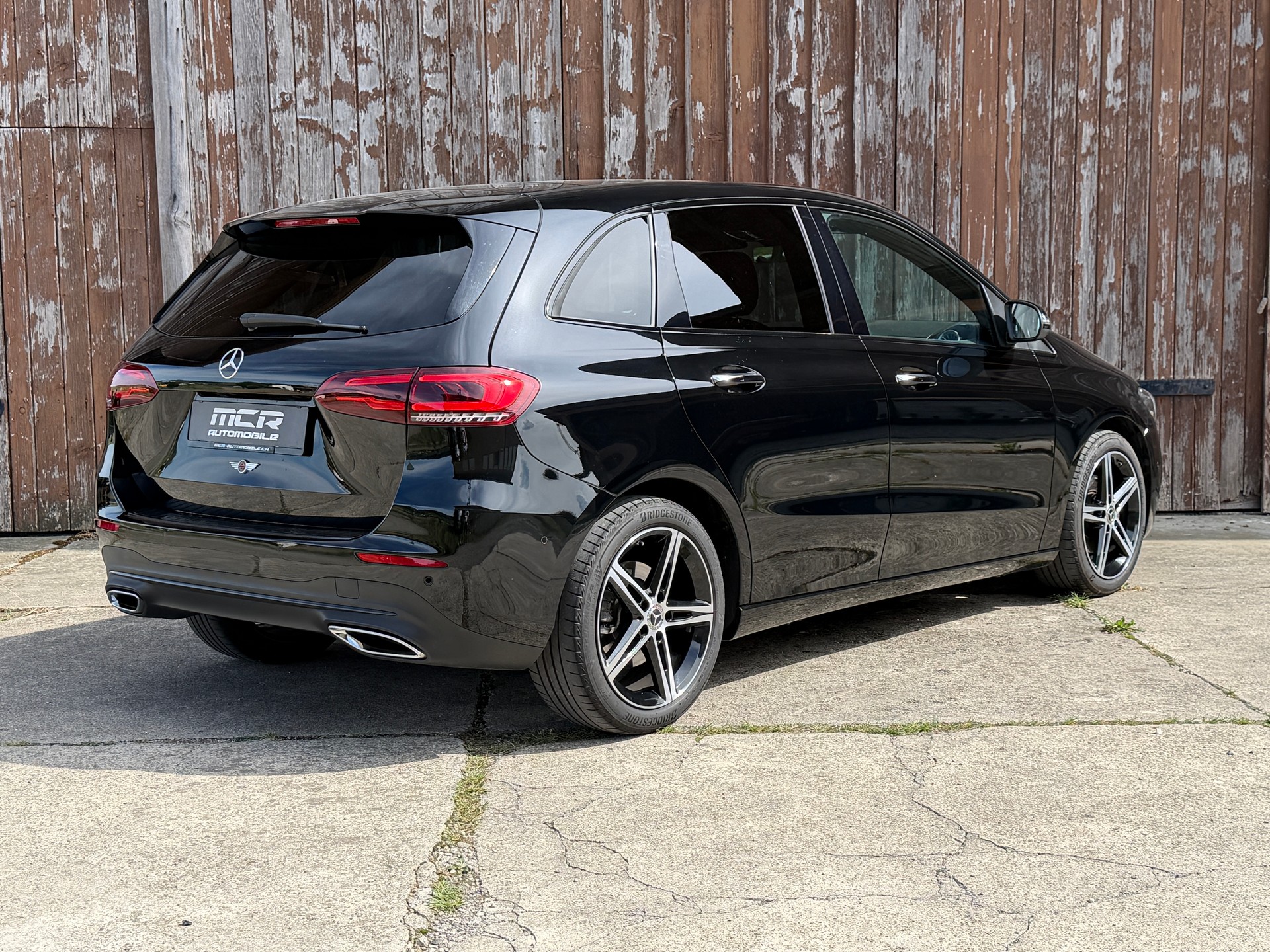 MERCEDES-BENZ B 200 Night Star-showroom-element-1