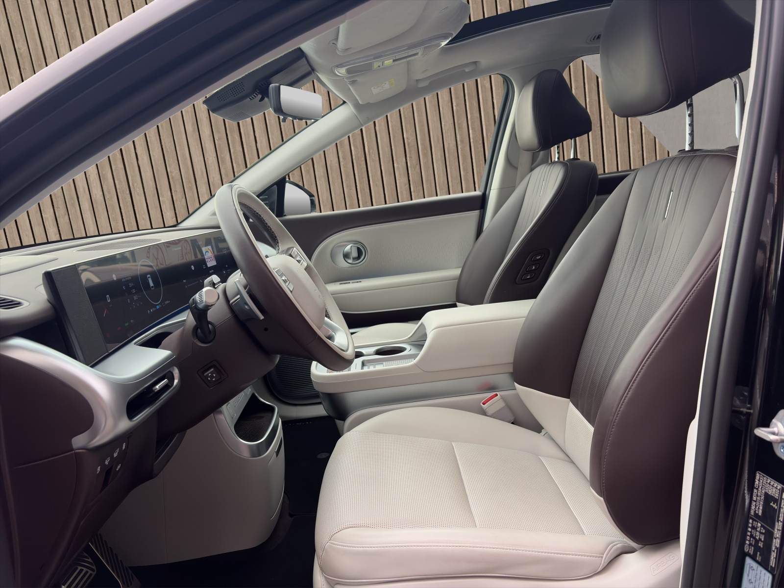 HYUNDAI Ioniq 9 110kWh Vertex Caligraphy 4WD / 100% SOH!!-image-9