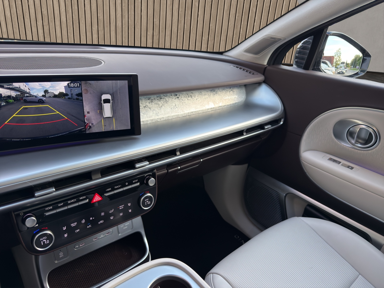 HYUNDAI Ioniq 9 110kWh Vertex Caligraphy 4WD-image-3