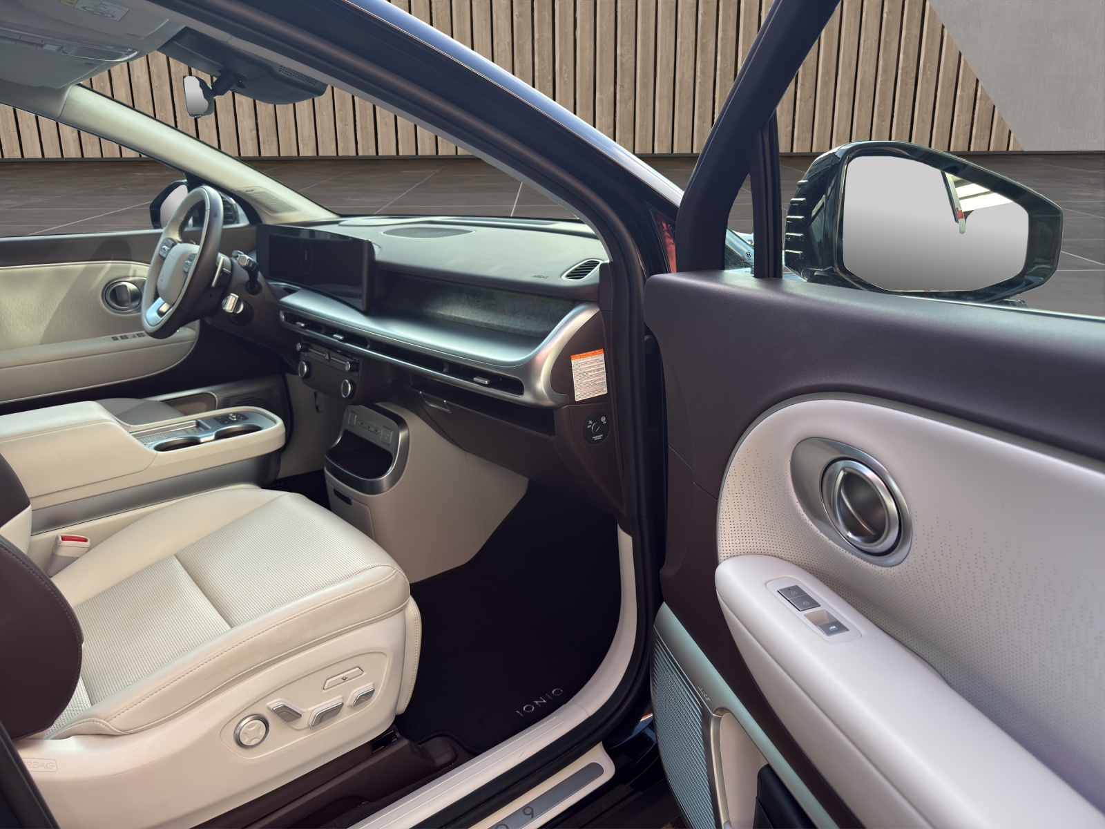 HYUNDAI Ioniq 9 110kWh Vertex Caligraphy 4WD-image-2