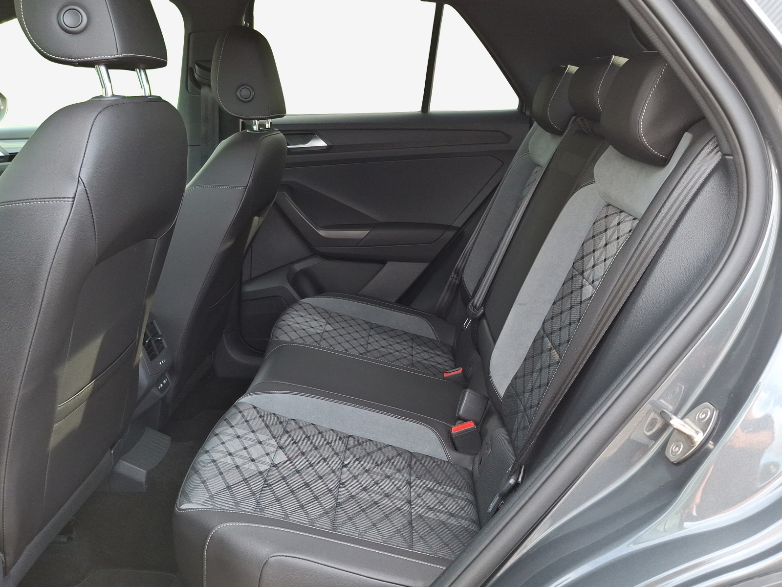 VW T-Roc 2.0 TSI R-Line DSG 4Motion-image-11