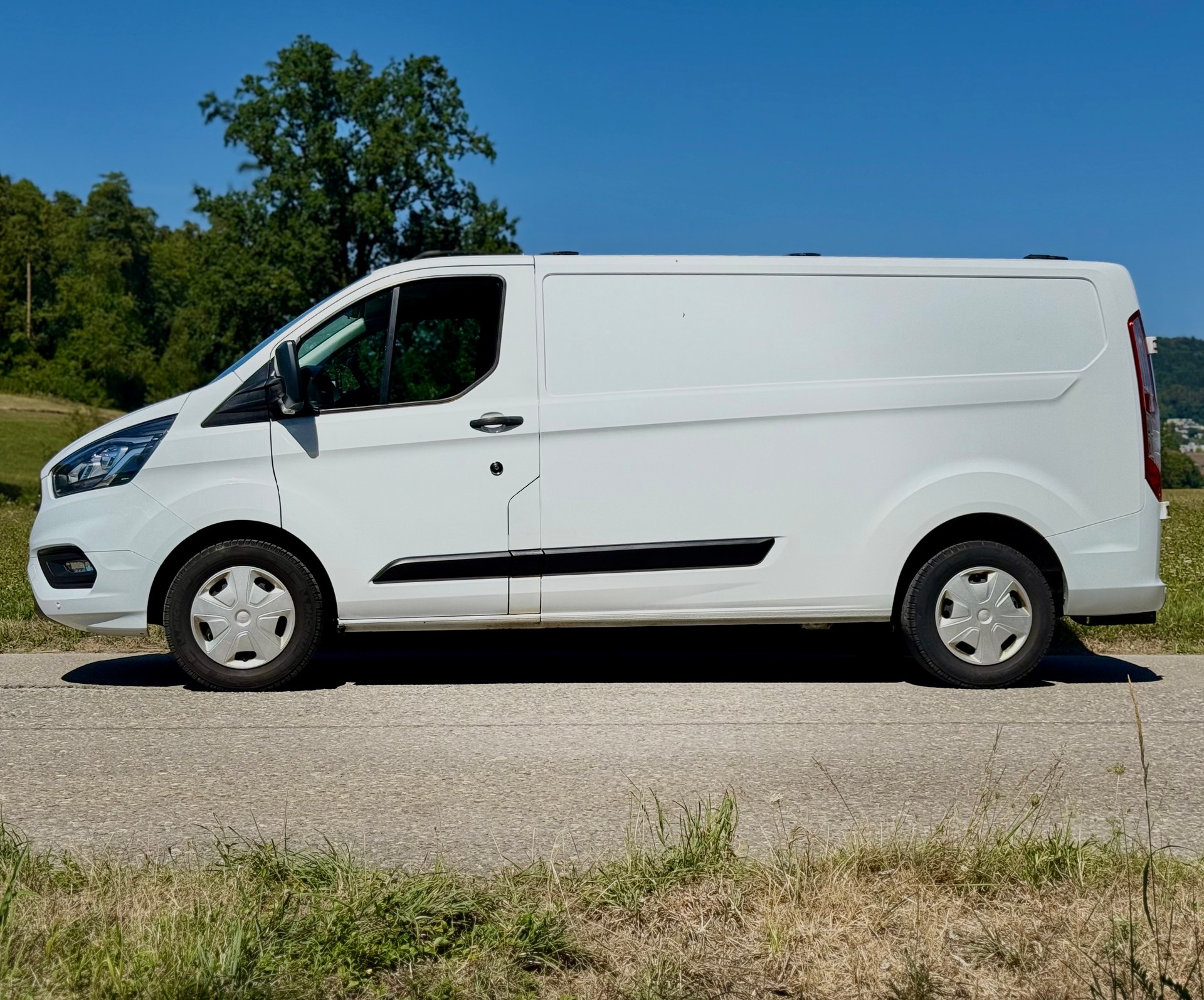 FORD Transit Custom Van 340 L2H1 Limited-image-2