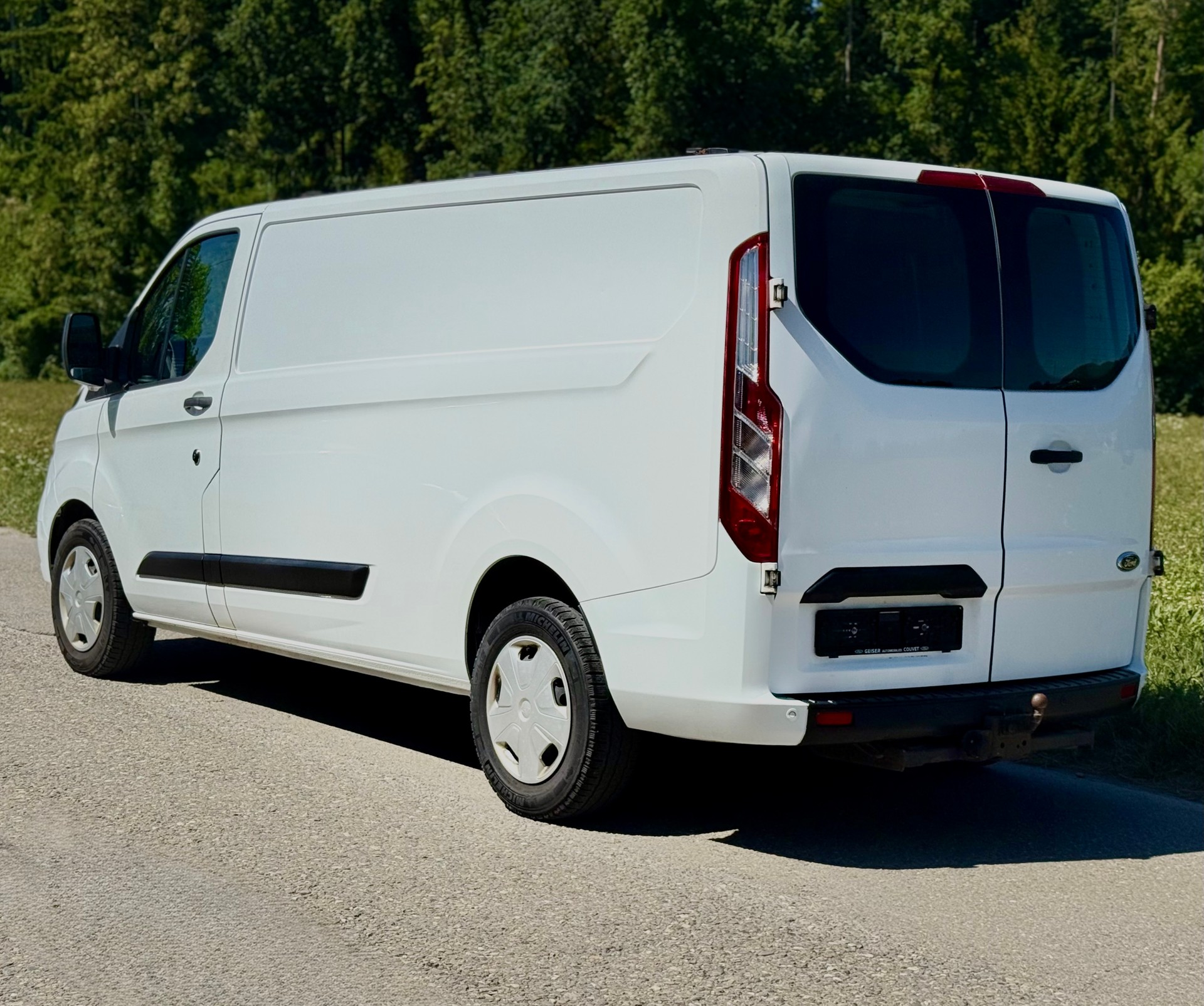FORD Transit Custom Van 340 L2H1 Limited-image-4
