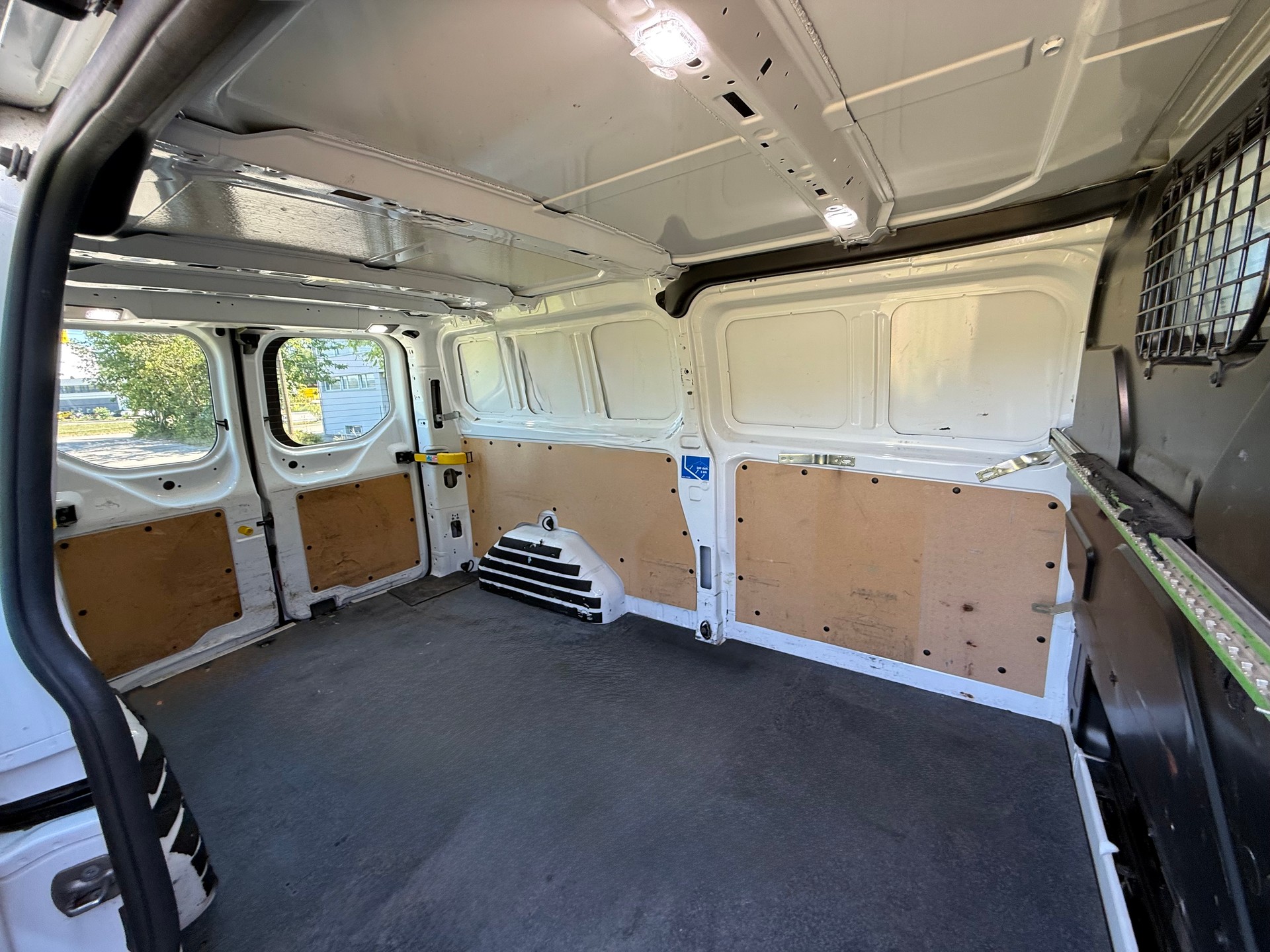 FORD Transit Custom Van 340 L2H1 Limited-image-11