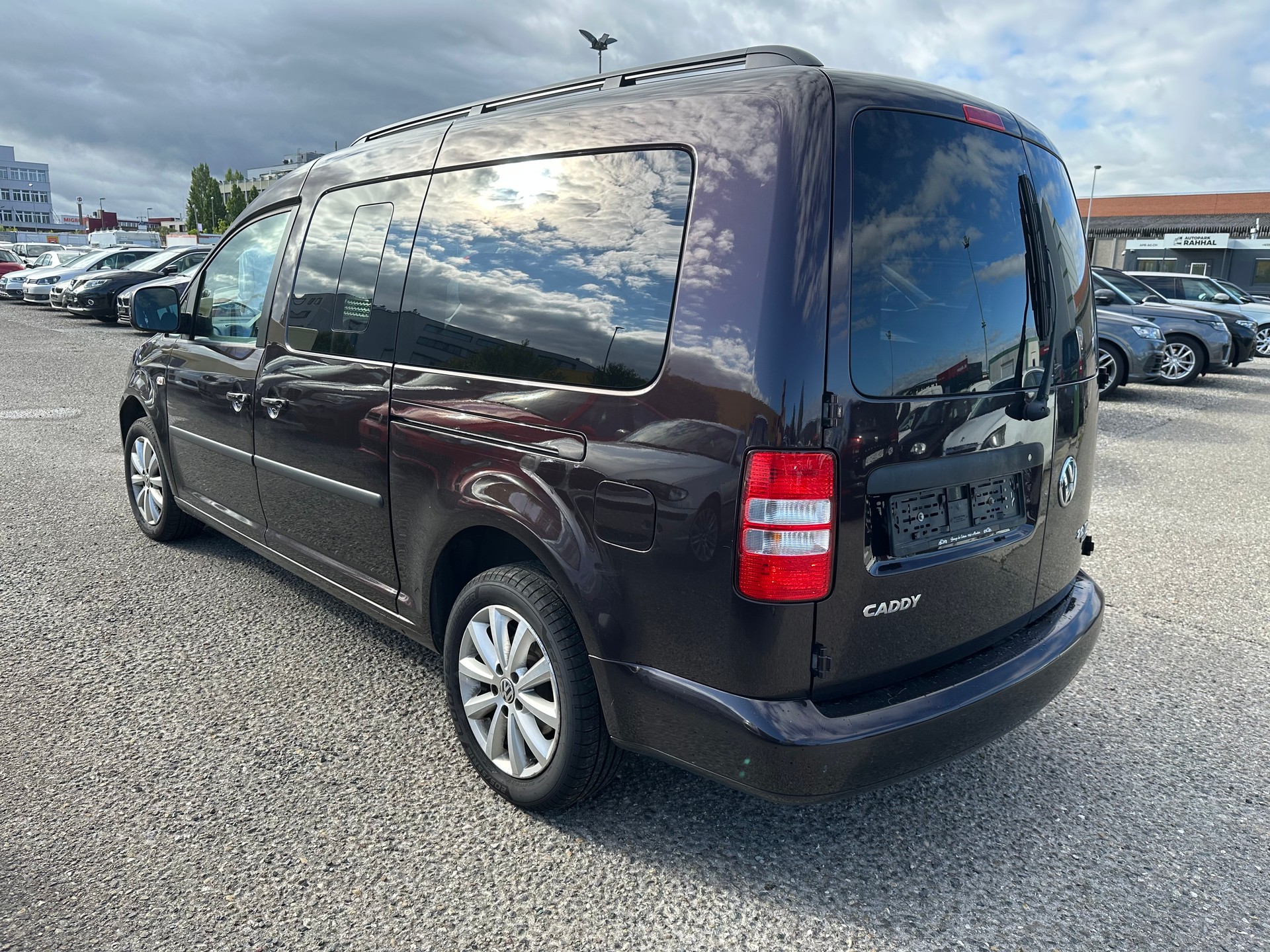 VW Caddy Maxi 2.0 TDI Blue Motion Trendline DSG-image-4