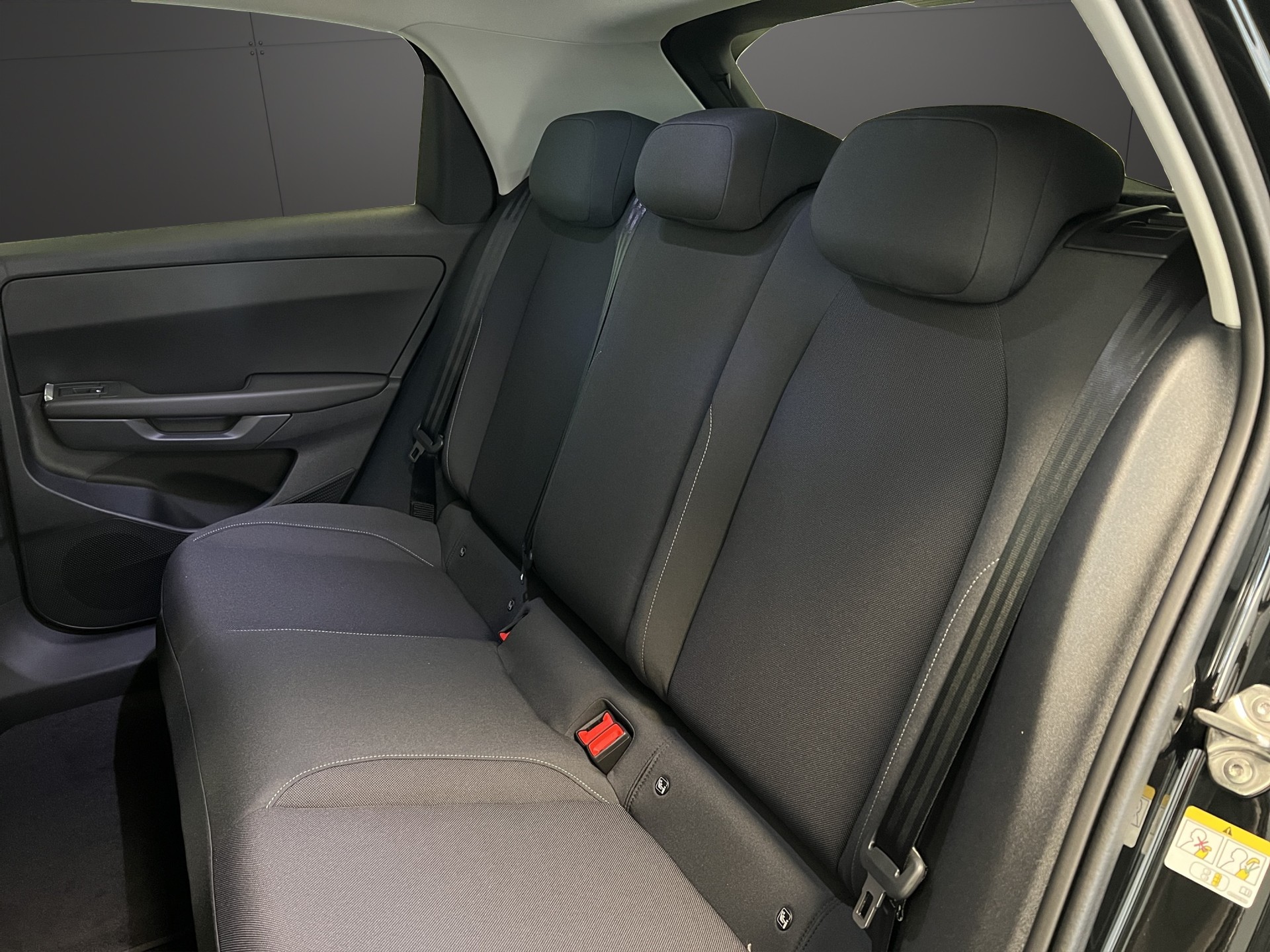 VW ID.Polo 52 kWh Life Edition One-image-8