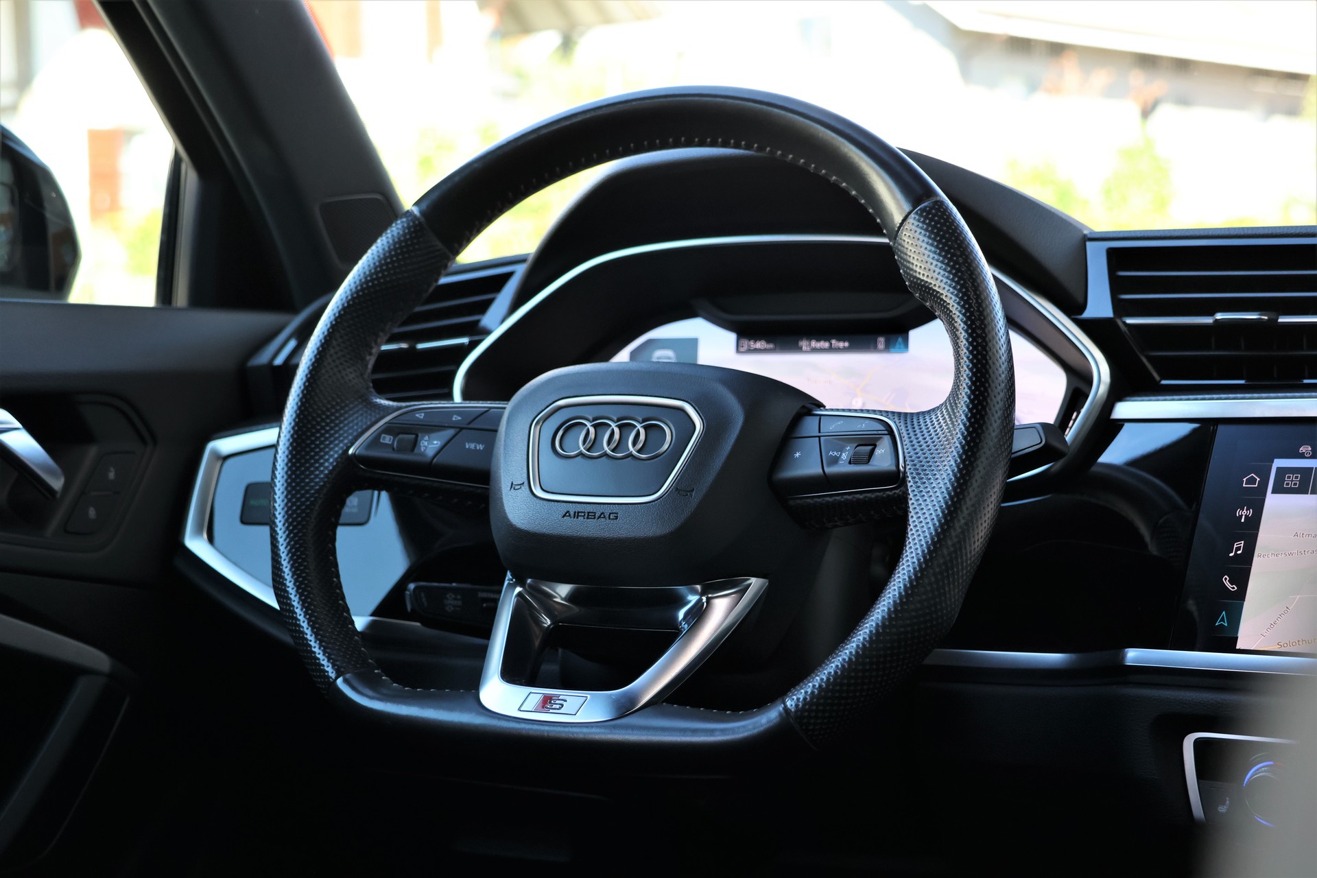 AUDI Q3 45 TFSI S line quattro S-tronic (CH)-image-14