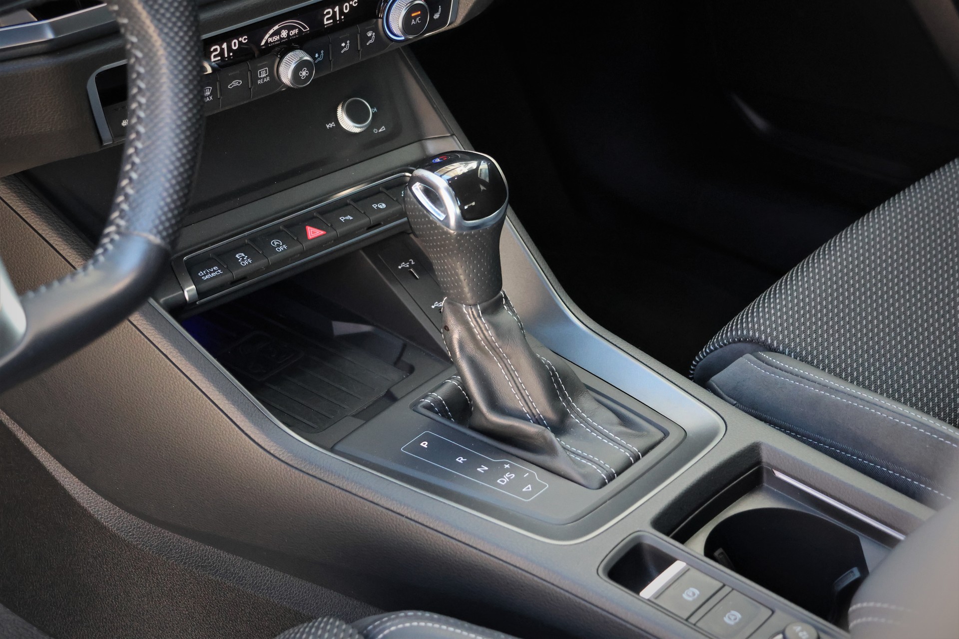 AUDI Q3 45 TFSI S line quattro S-tronic (CH)-image-11