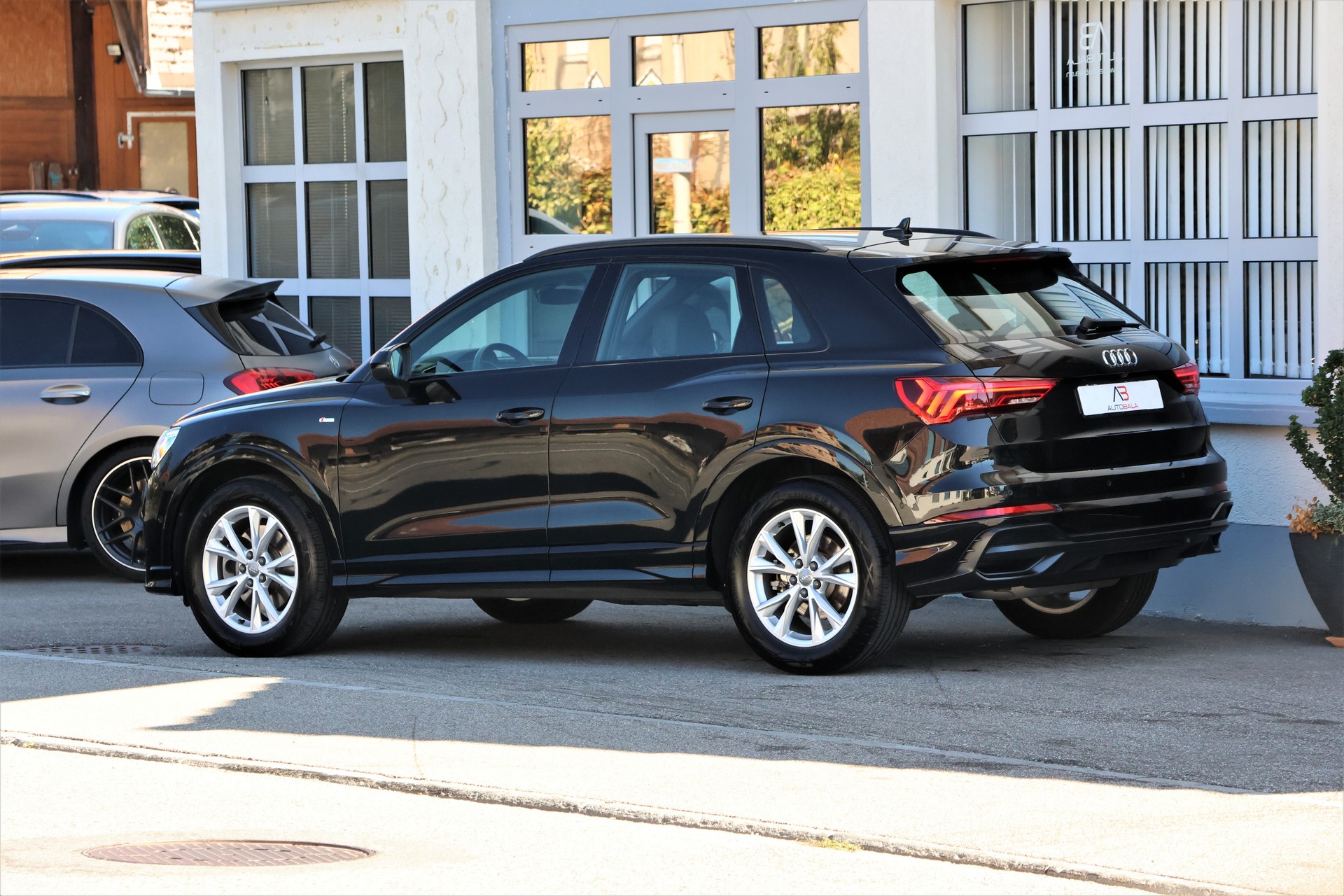 AUDI Q3 45 TFSI S line quattro S-tronic (CH)-image-4
