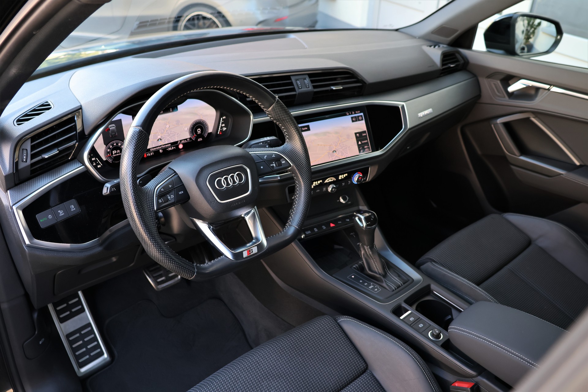 AUDI Q3 45 TFSI S line quattro S-tronic (CH)-image-10