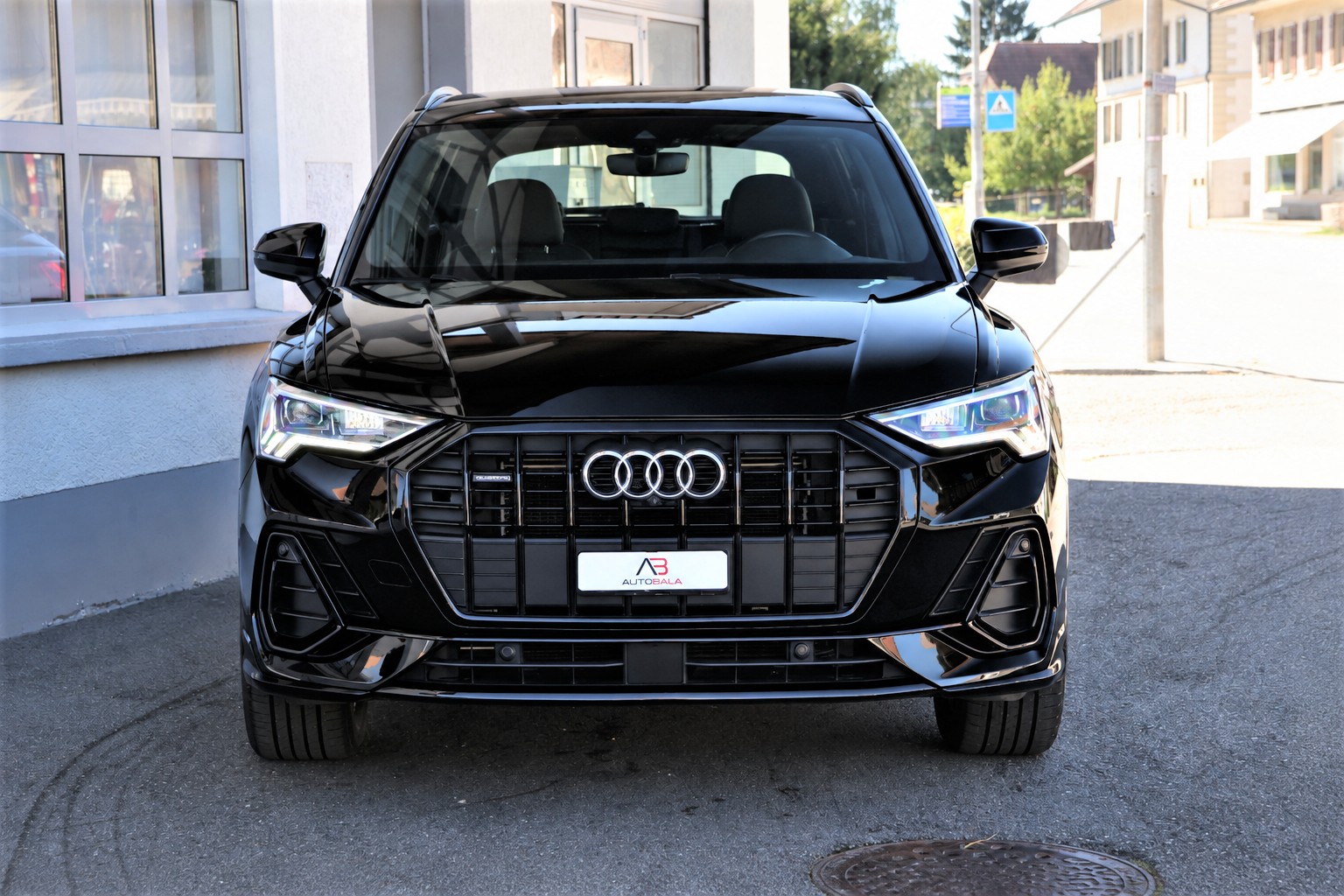 AUDI Q3 45 TFSI S line quattro S-tronic (CH)-image-1