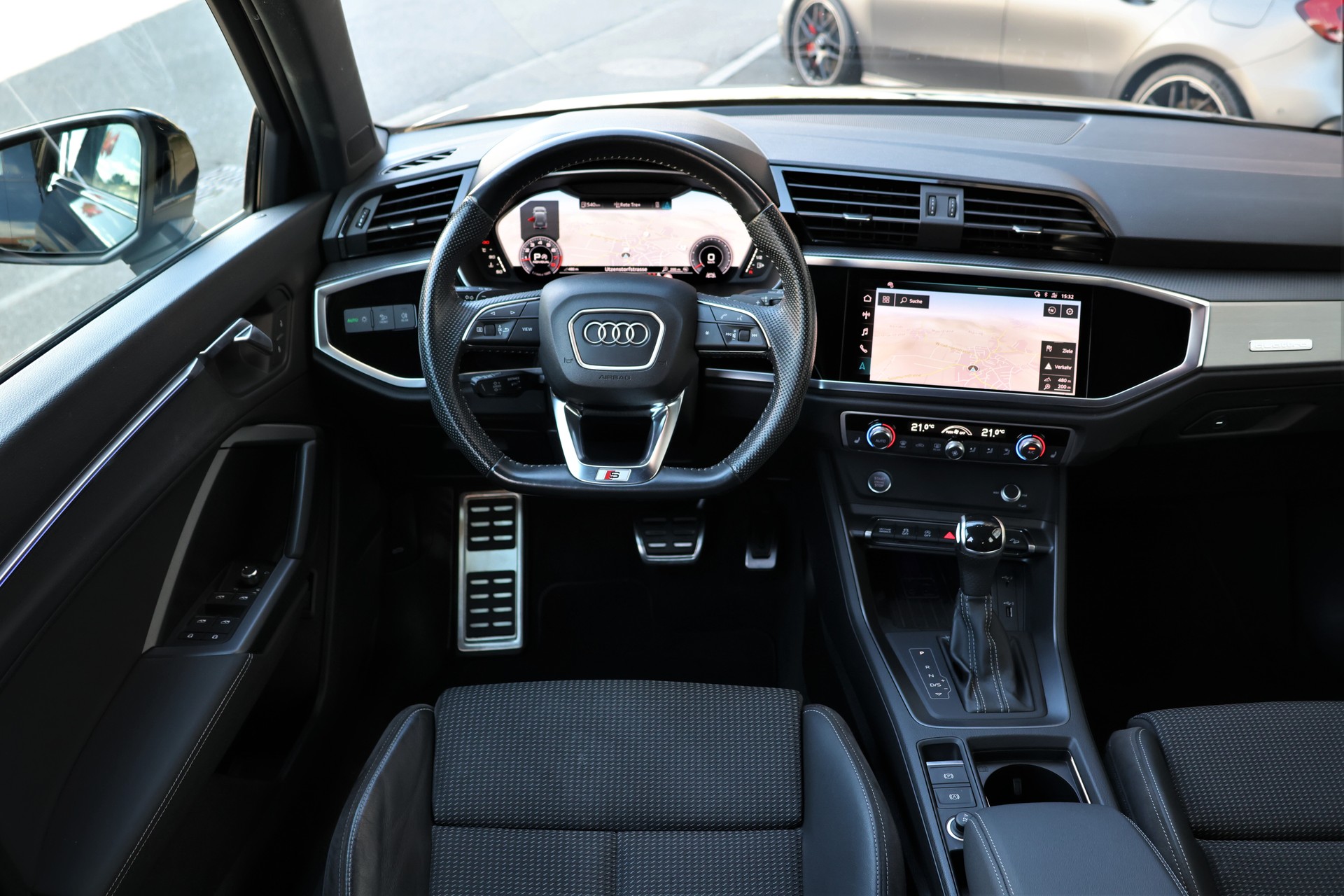 AUDI Q3 45 TFSI S line quattro S-tronic (CH)-image-13