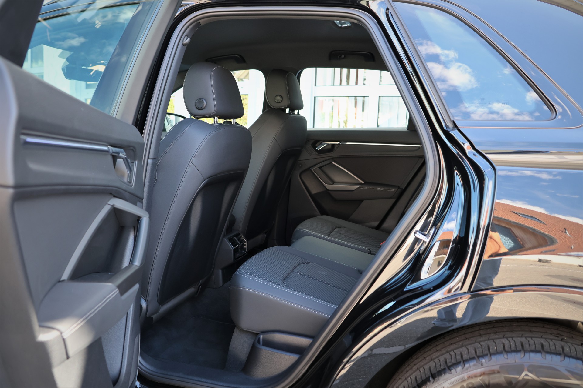 AUDI Q3 45 TFSI S line quattro S-tronic (CH)-image-12