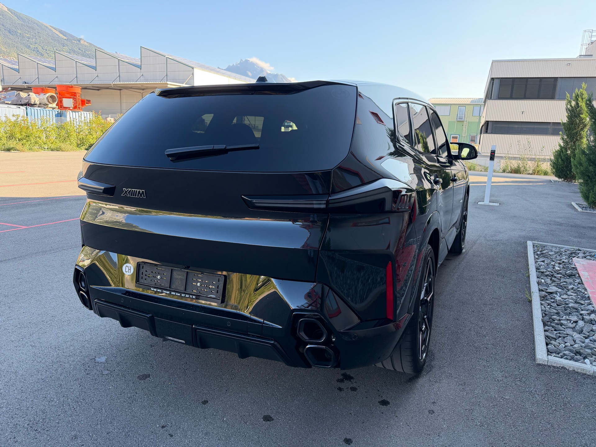 BMW XM xDrive 50e PHEV Steptronic-image-6