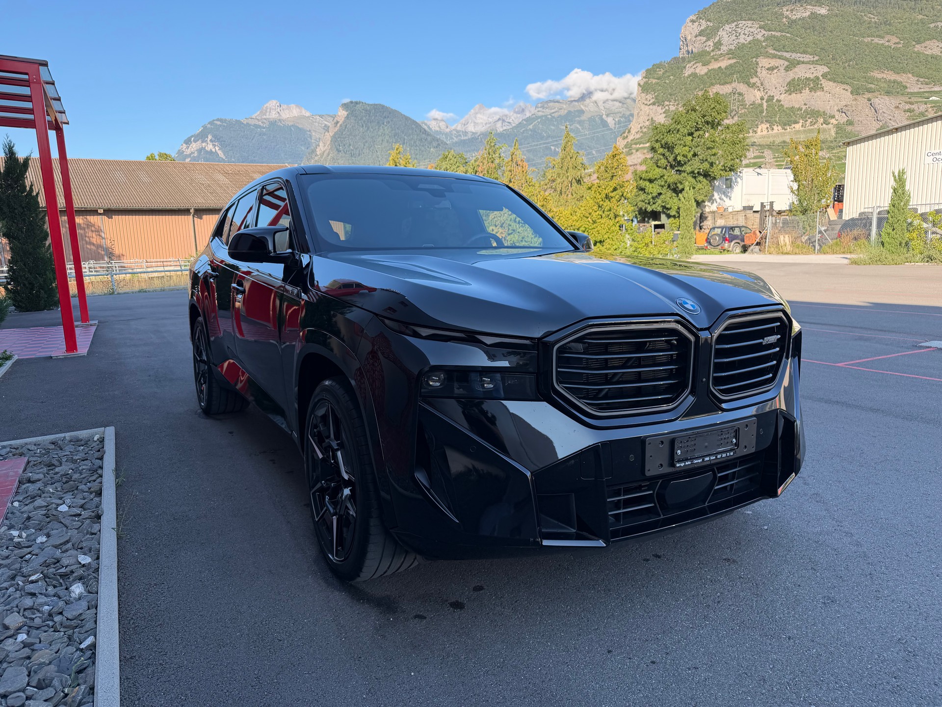 BMW XM xDrive 50e PHEV Steptronic-image-1