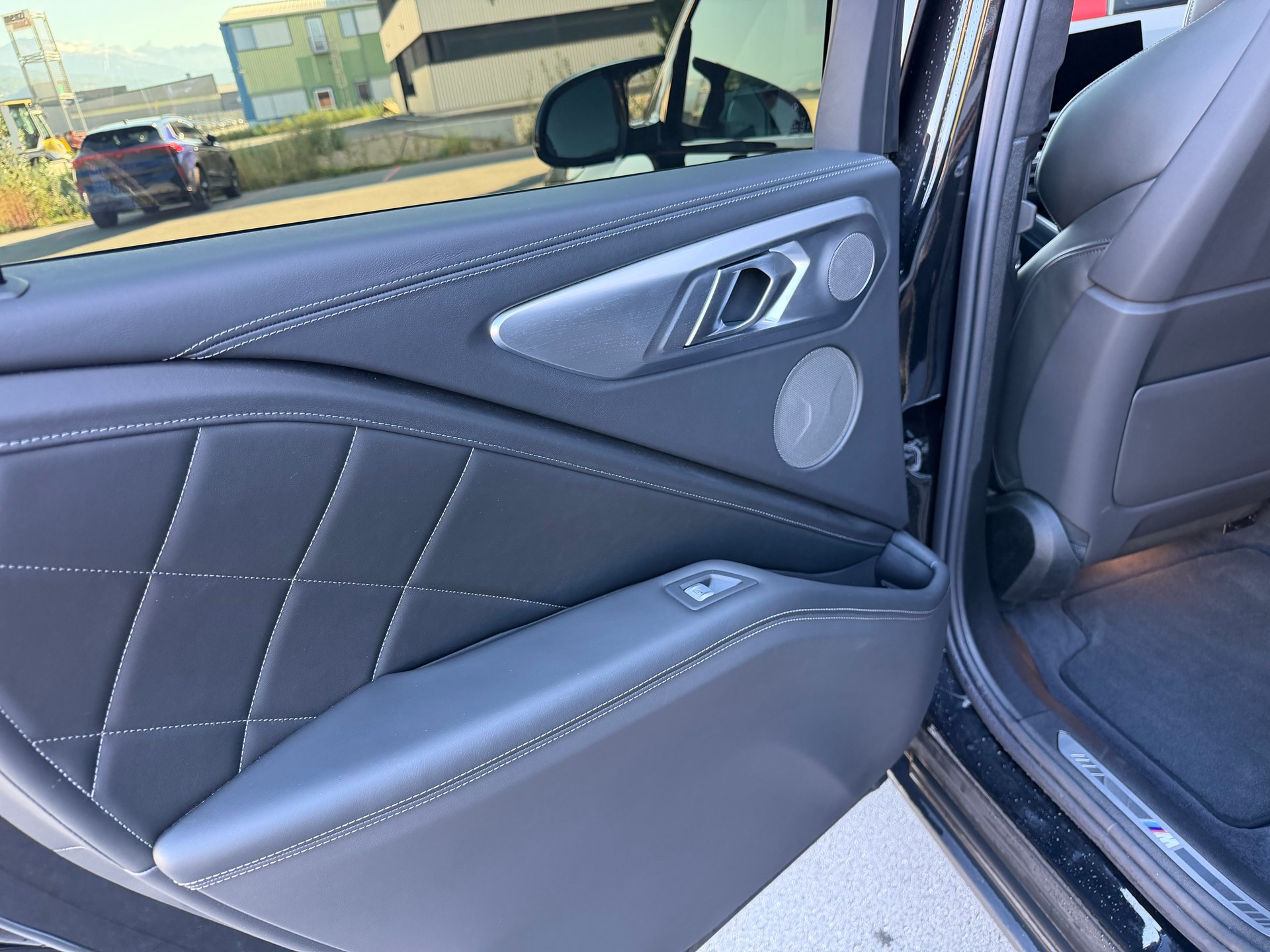 BMW XM xDrive 50e PHEV Steptronic-image-24
