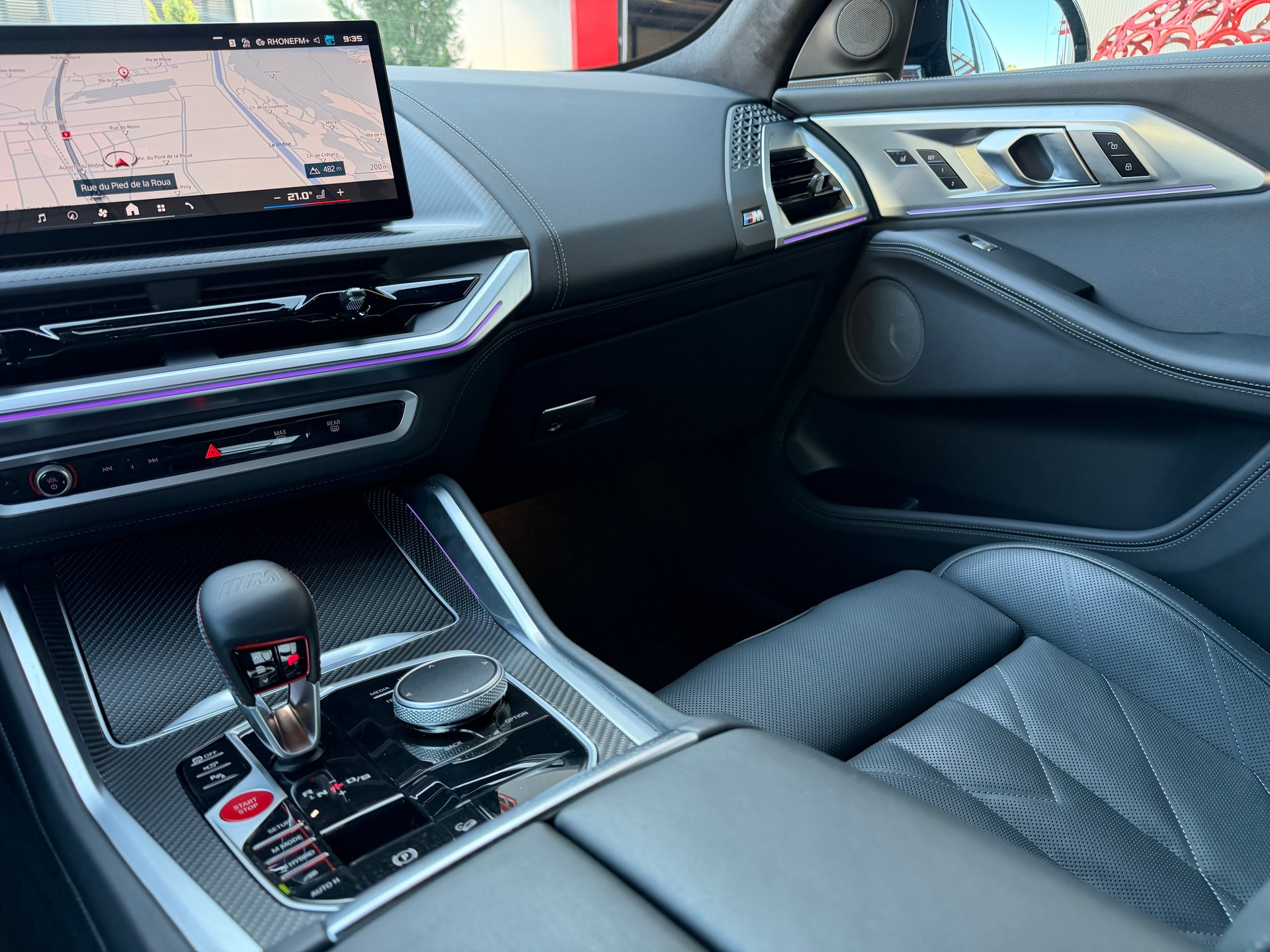BMW XM xDrive 50e PHEV Steptronic-image-10