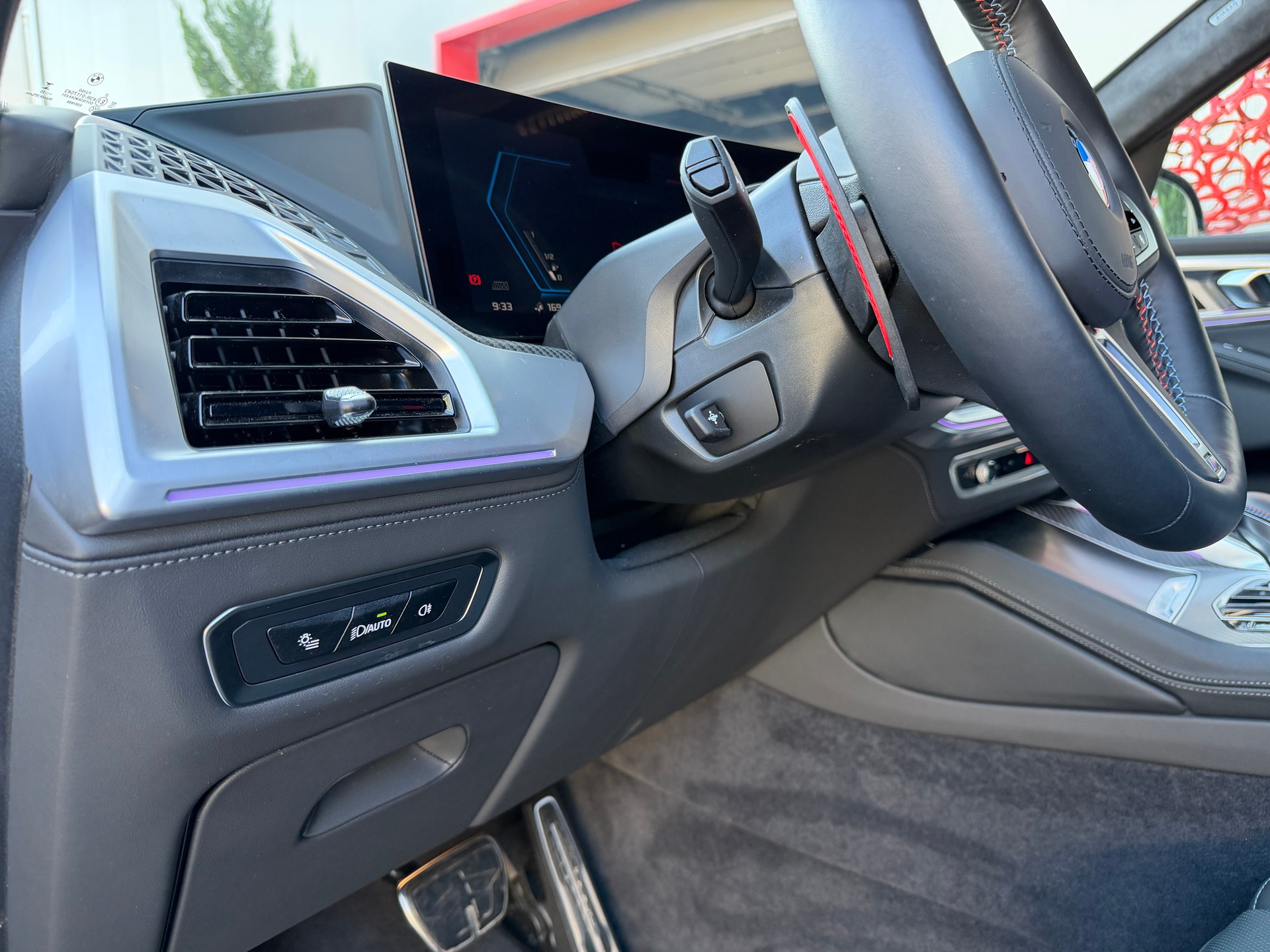 BMW XM xDrive 50e PHEV Steptronic-image-14