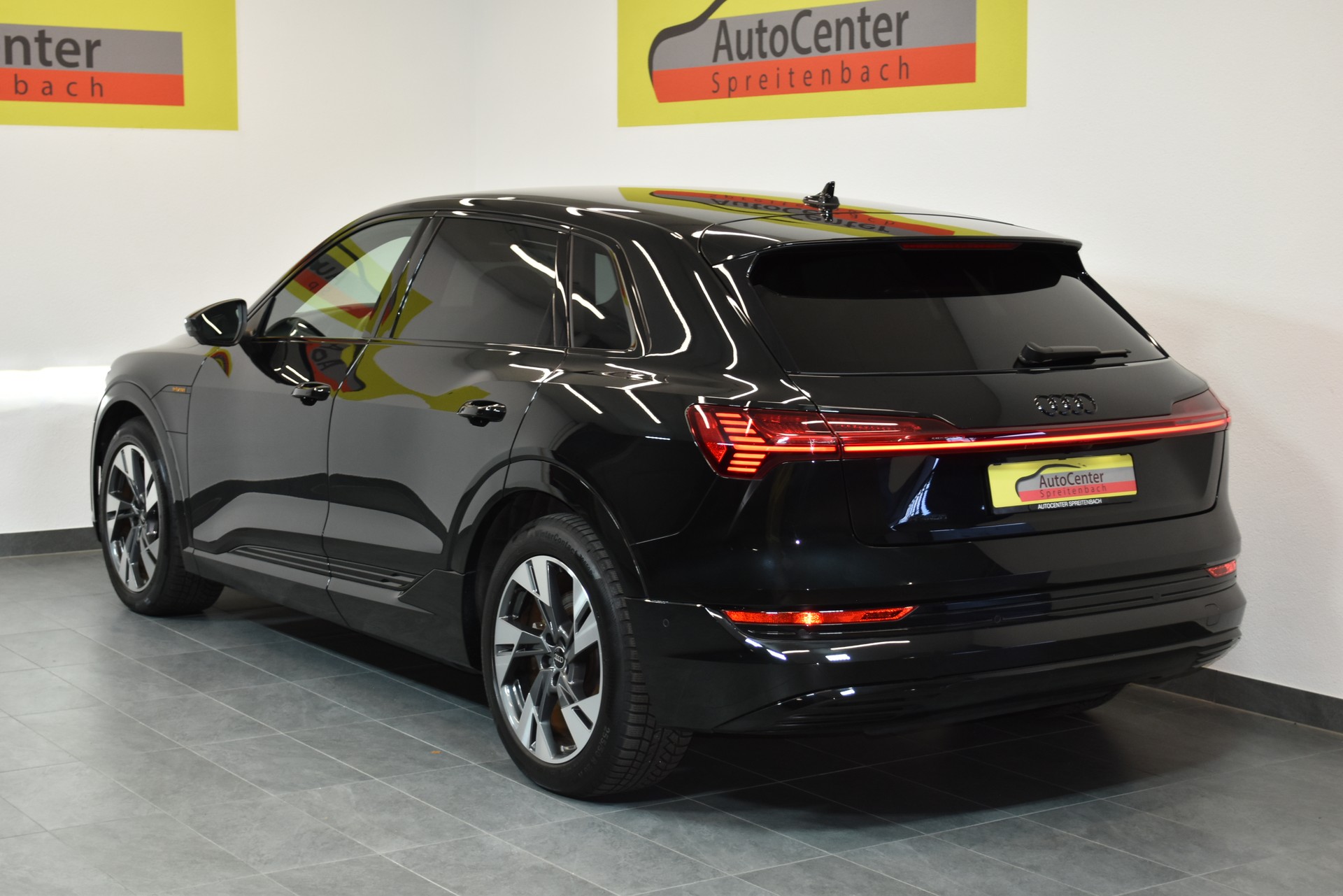 AUDI e-tron 55 Advanced quattro-image-9