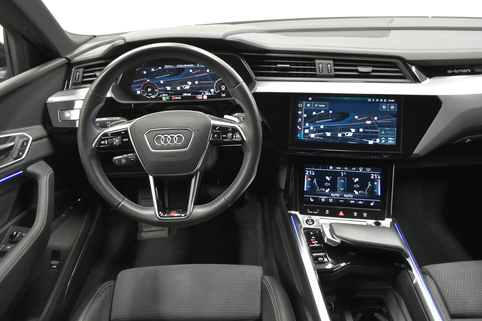 AUDI e-tron 55 Advanced quattro-image-4