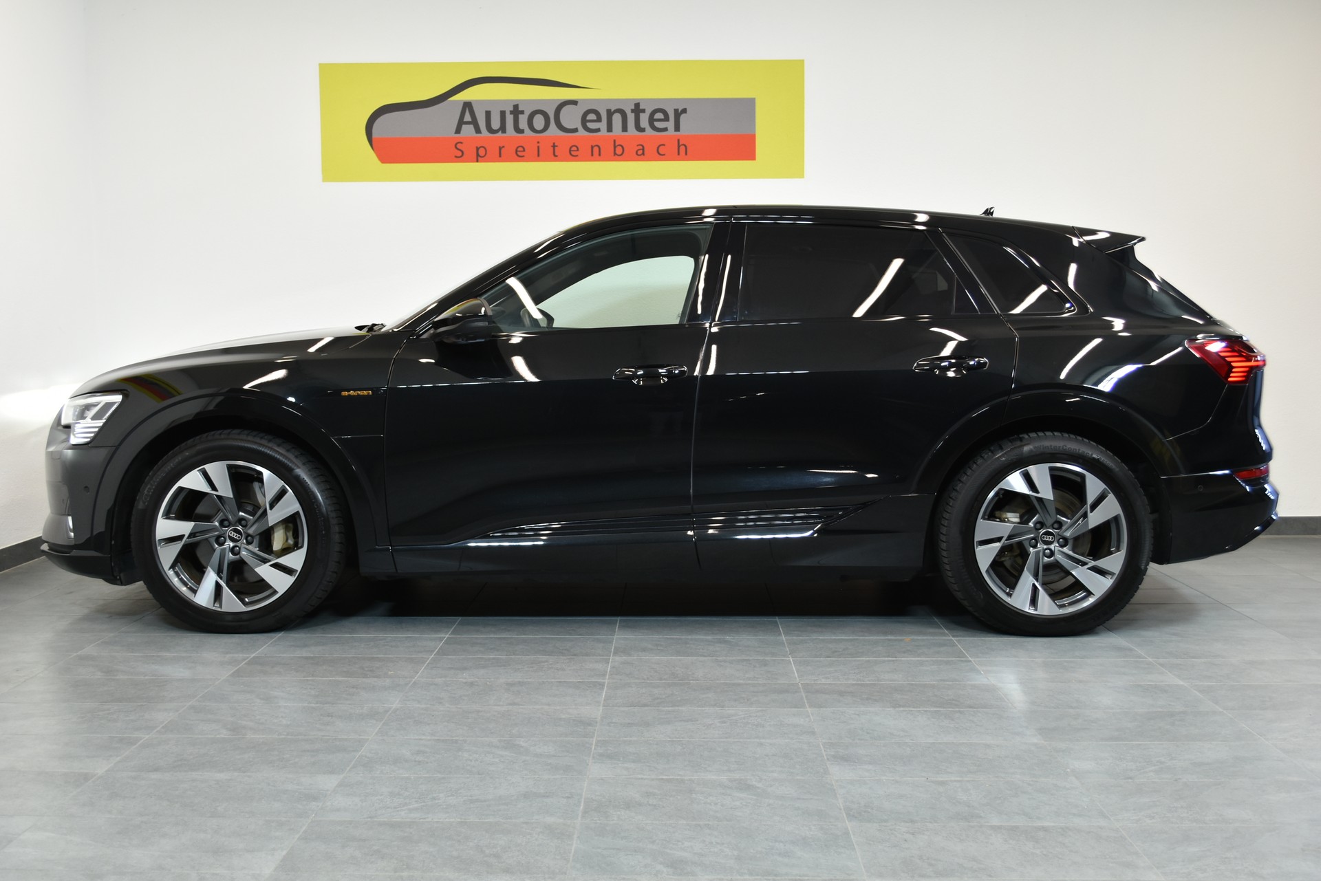 AUDI e-tron 55 Advanced quattro-image-8