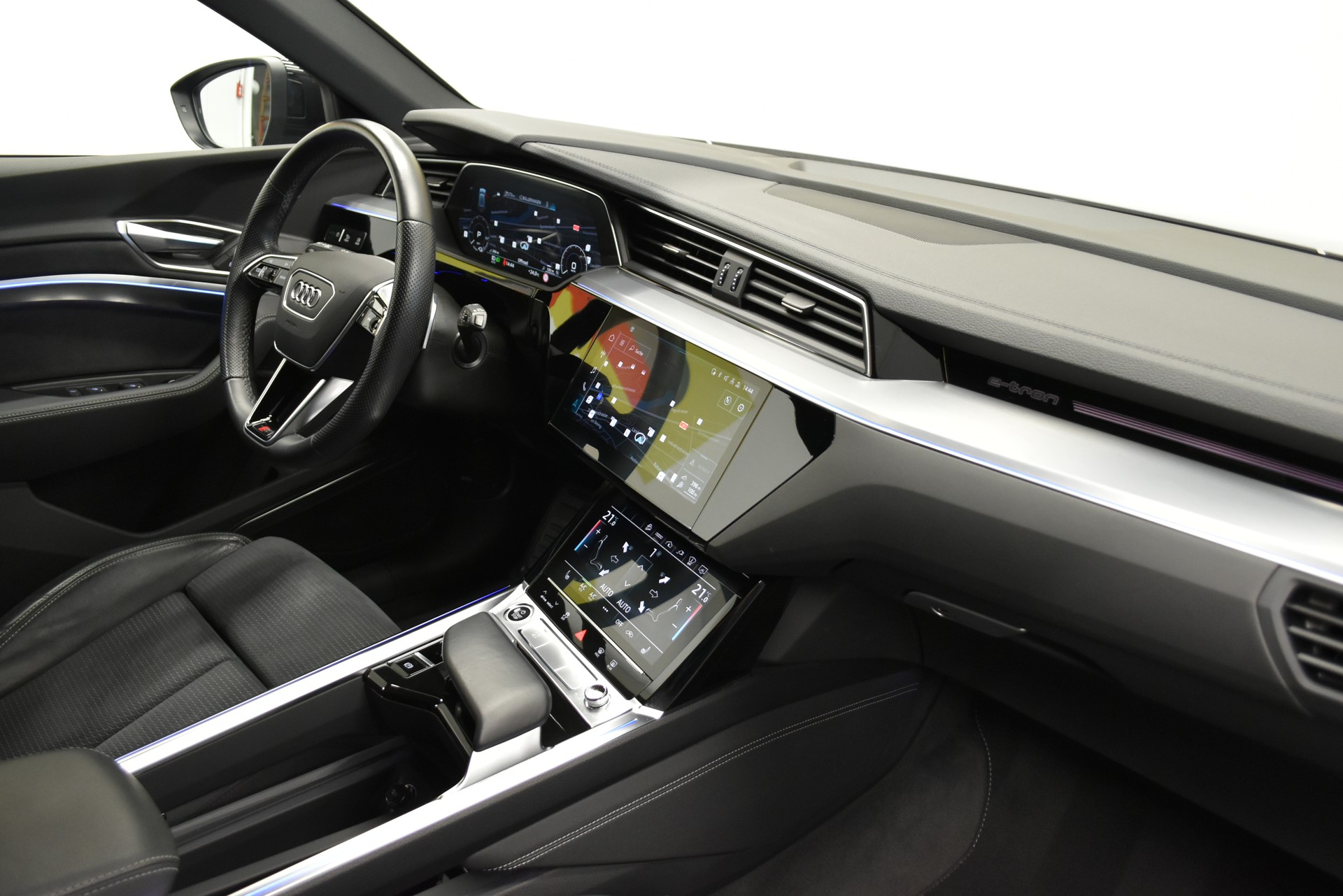 AUDI e-tron 55 Advanced quattro-image-3